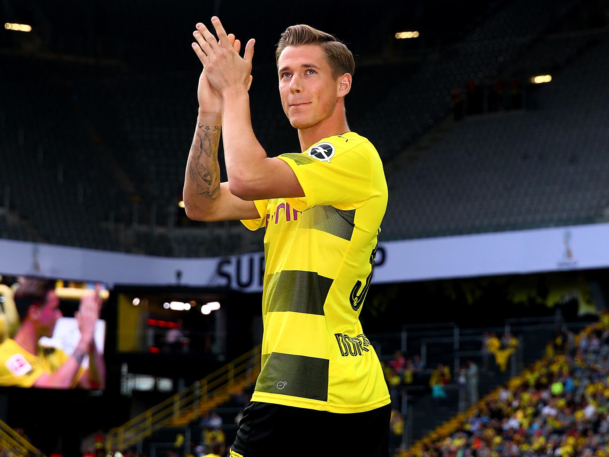 Erik Durm is expected in Huddersfield later this week to discuss a move from Borussia Dortmund