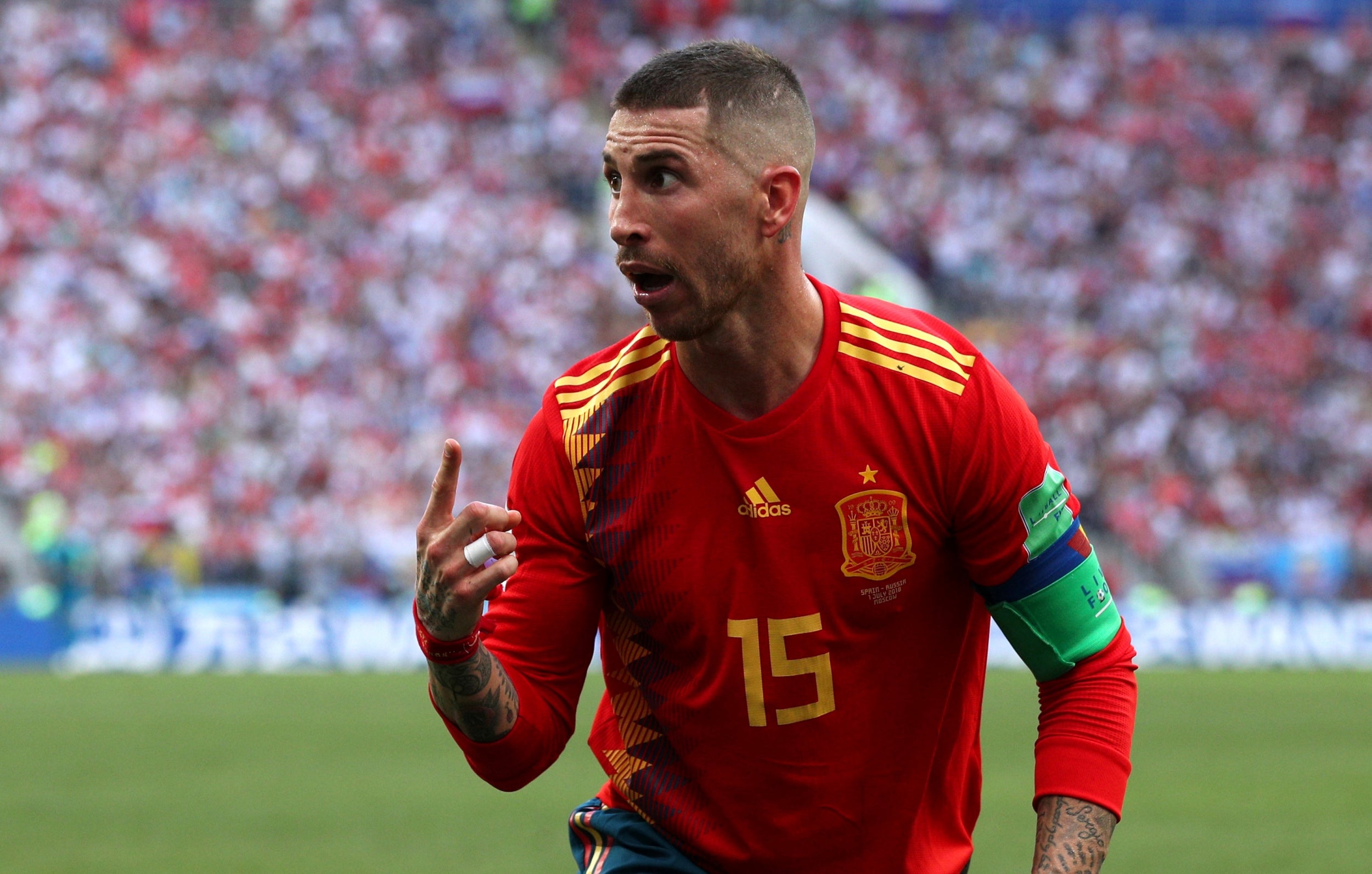 Alongside Pique, looked less than comfortable with the height of Artem Dzyuba