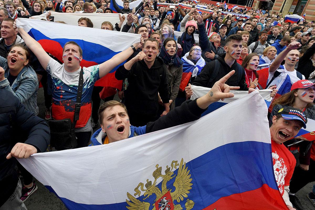 Russian fans have their own way of watching football (Getty)