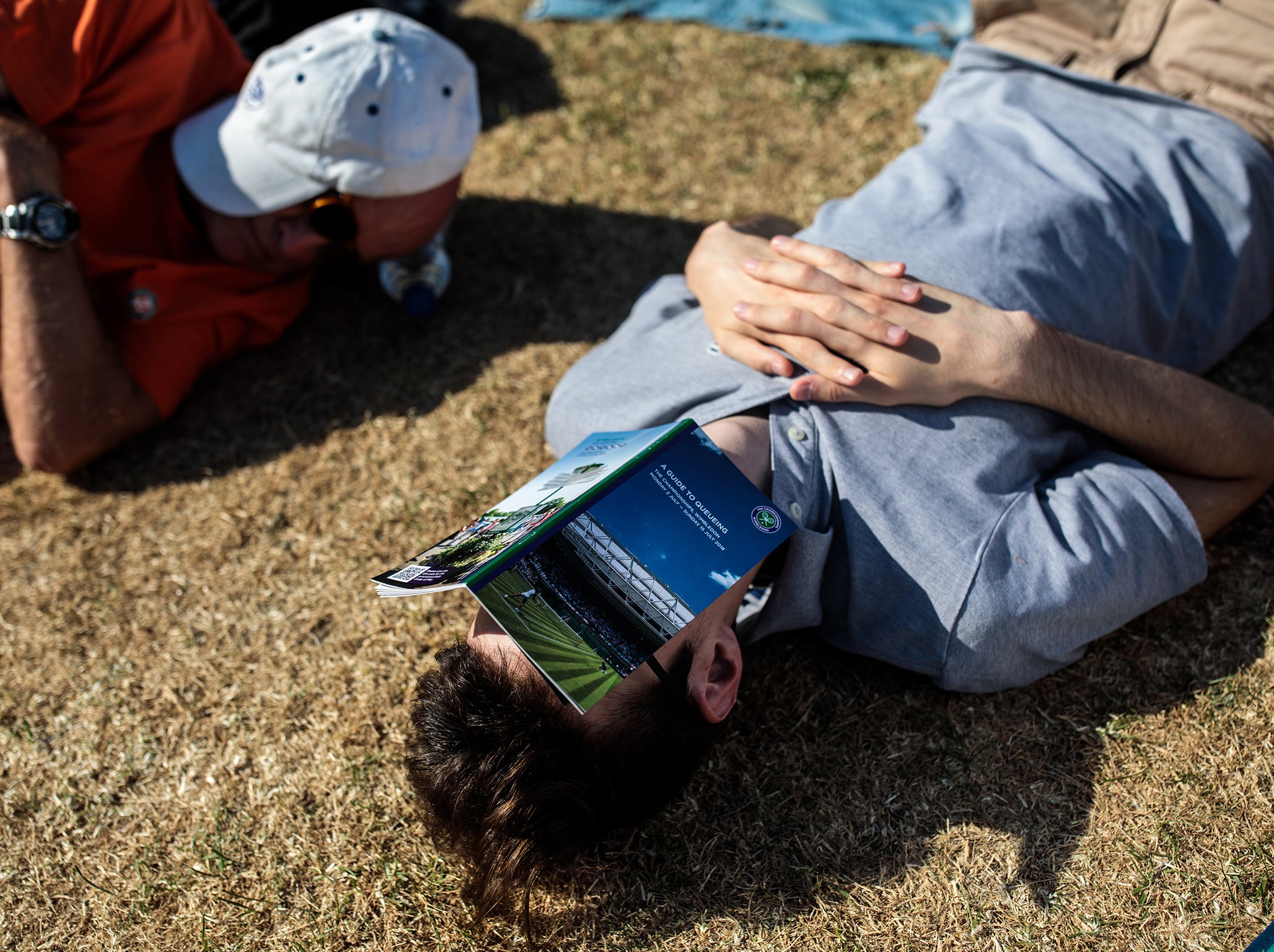 Tennis fans seek refuge from the sunshine