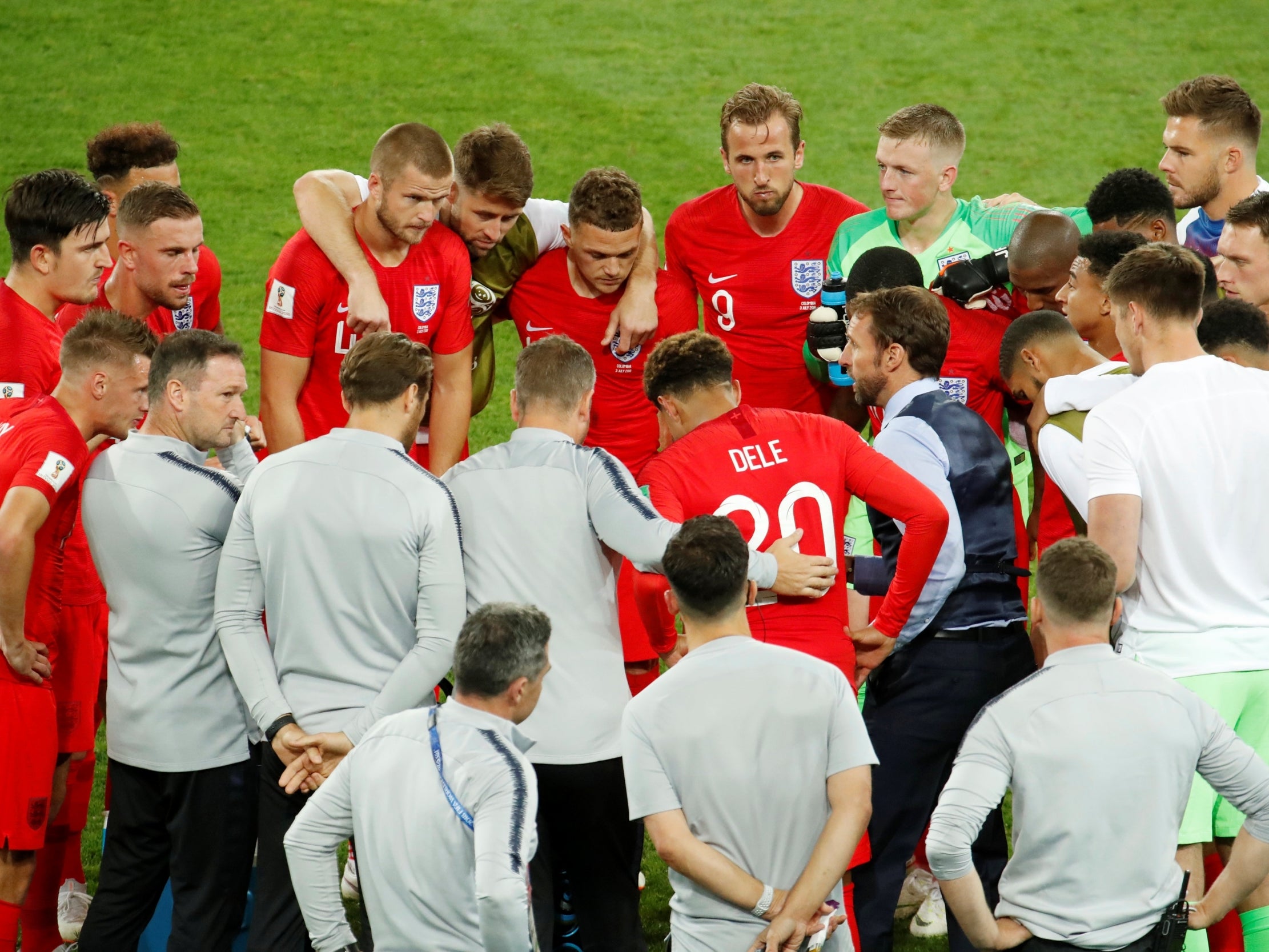 Gareth Southgate addressing his players before extra time