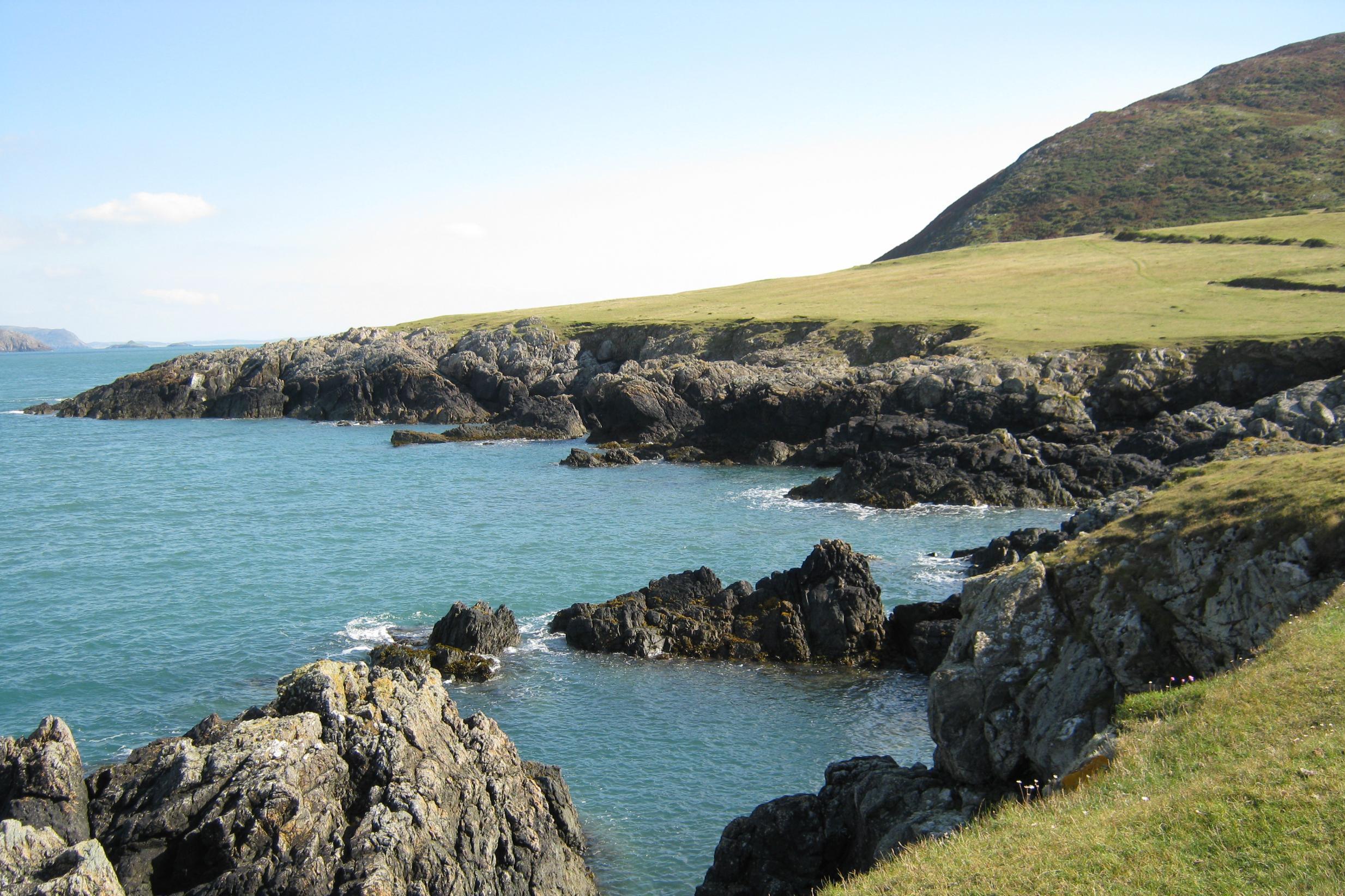 A Welsh island will pay a couple to live there and look after it