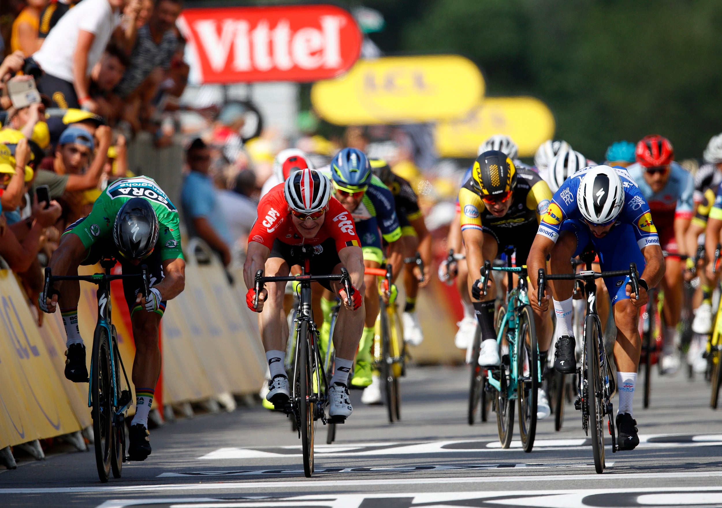 Fernando Gaviria, right, pips Peter Sagan and Andre Greipel