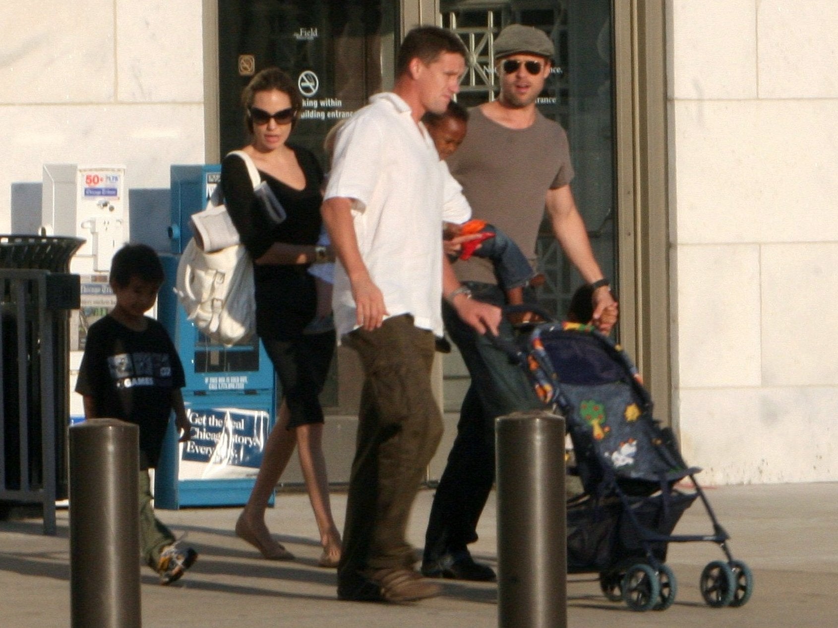Billingham with Angelina Jolie, Brad Pitt and their children in Chicago in 2007