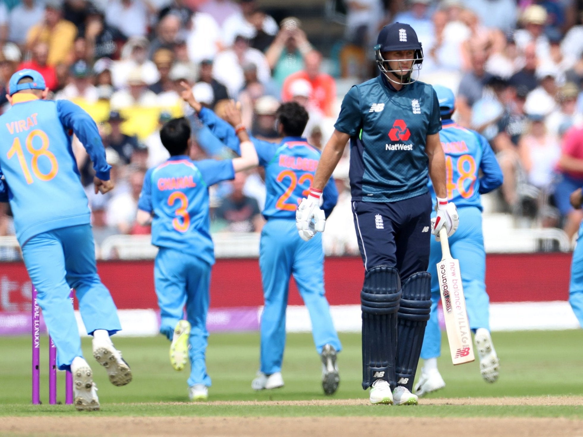 Root walks away after being dismissed by Kuldeep