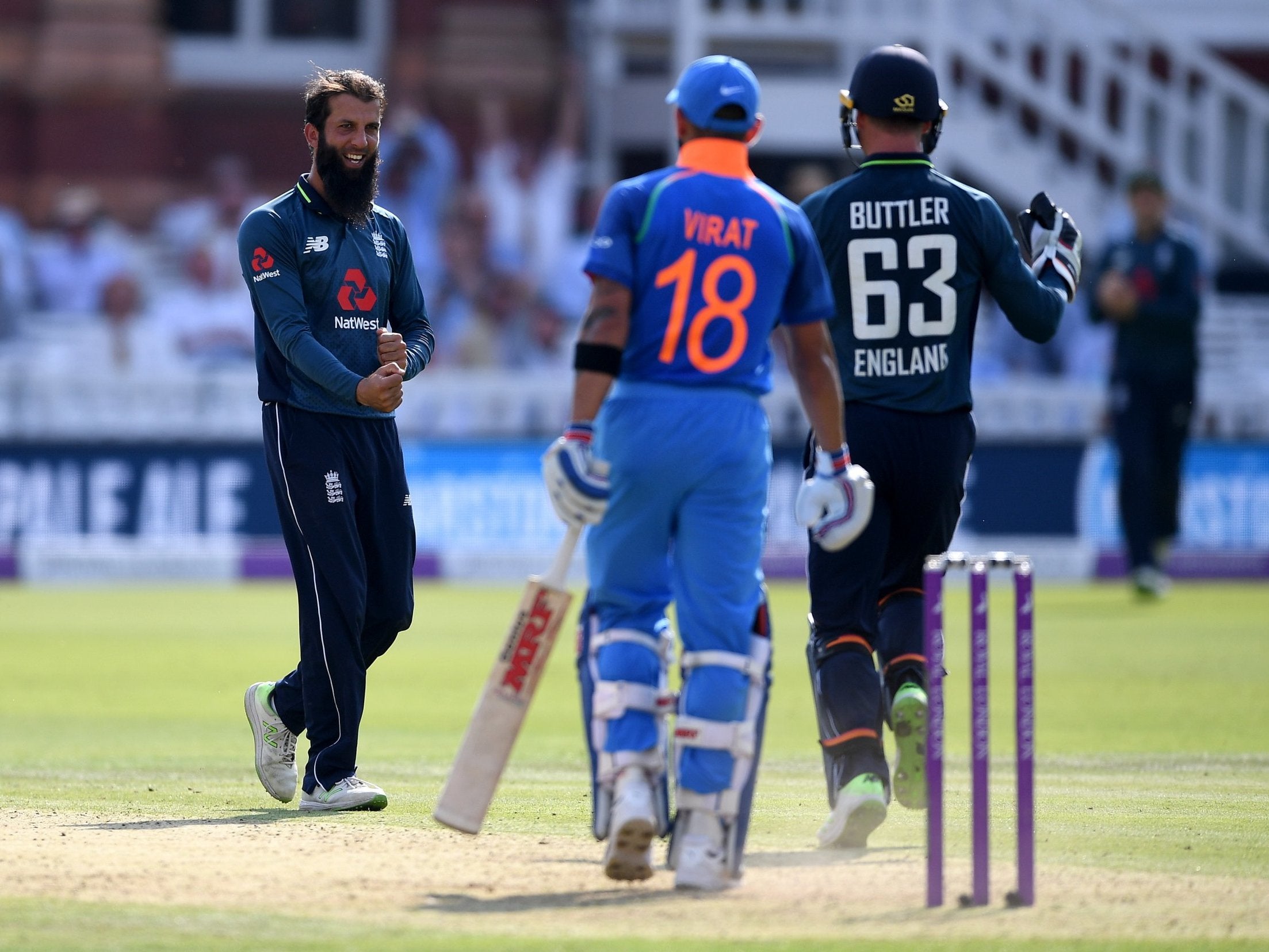 Moeen Ali celebrates dismissing Virat Kohli