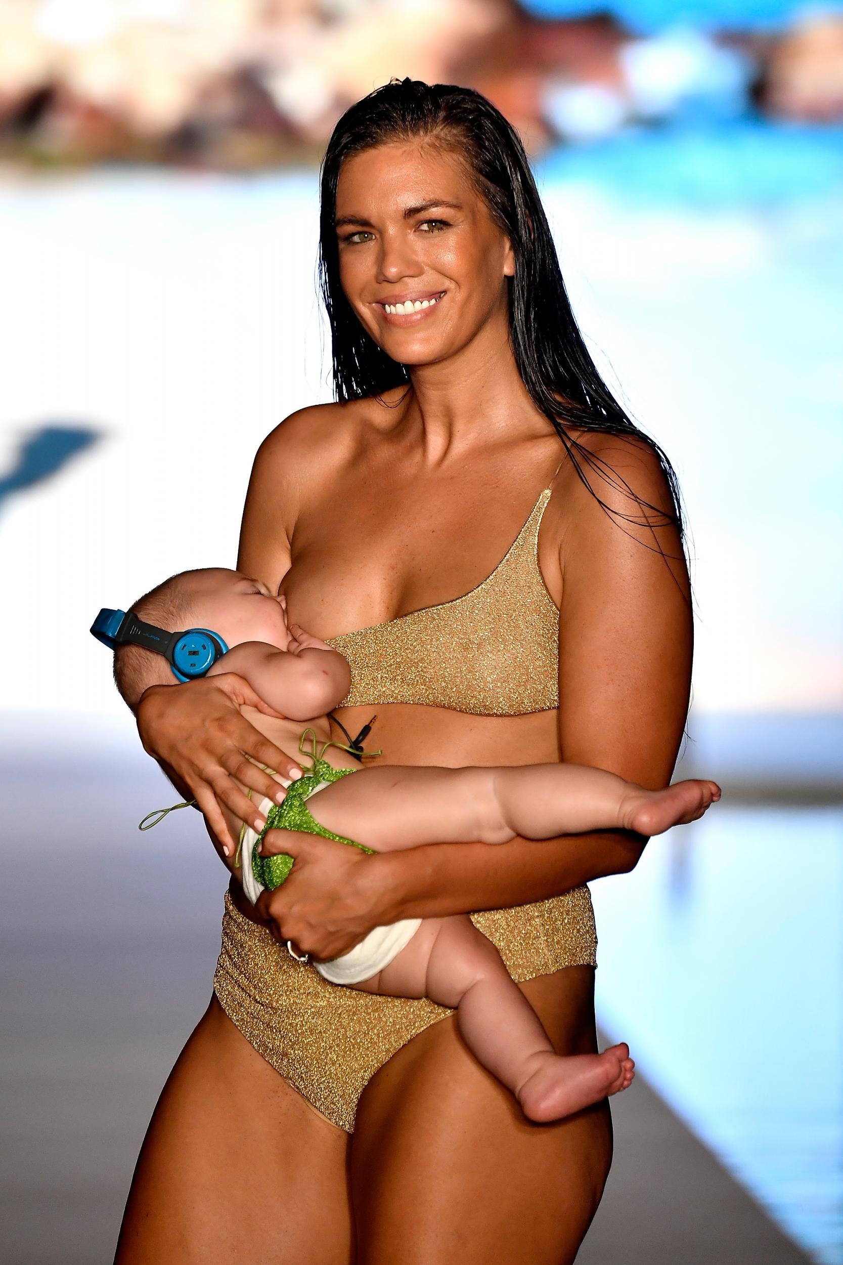 The model carried her daughter Aria down the runway (Getty)