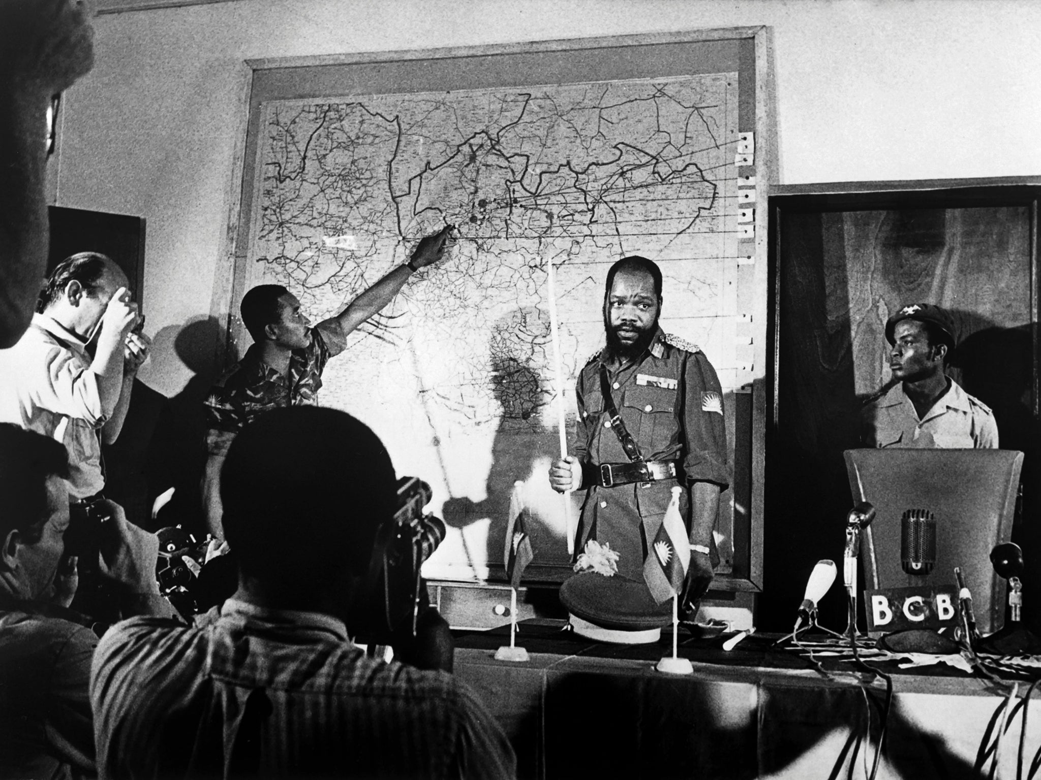 Colonel Odumegwu Emeka Ojukwu, leader of the breakaway Republic of Biafra, gives a press conference during the war