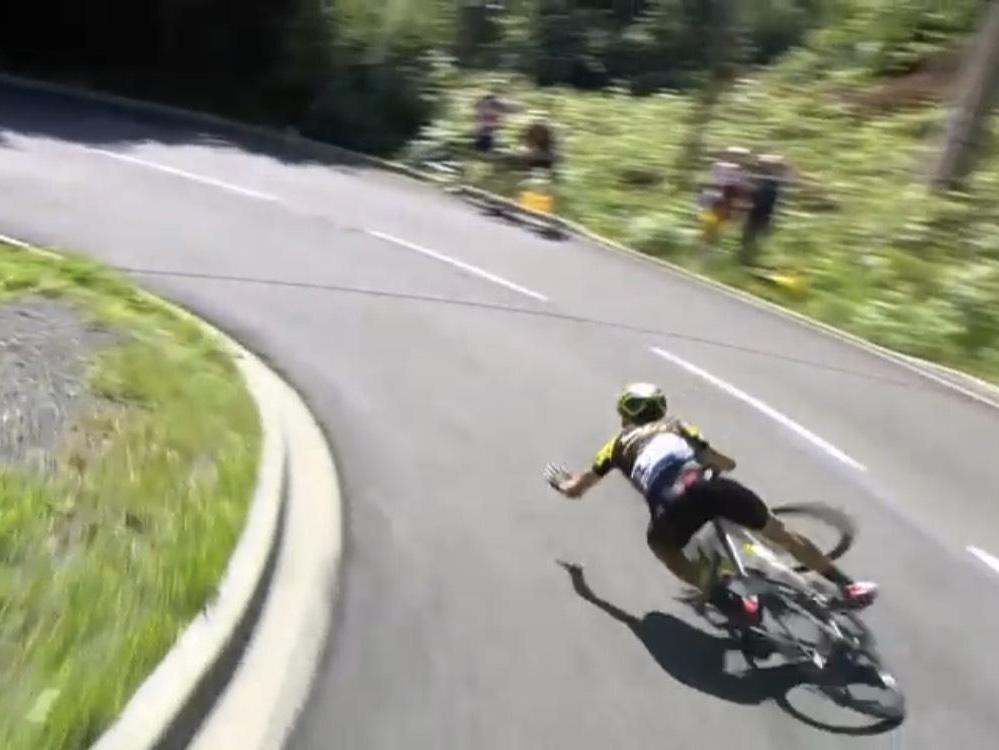 Adam Yates comes down on the Col de Portillon descent