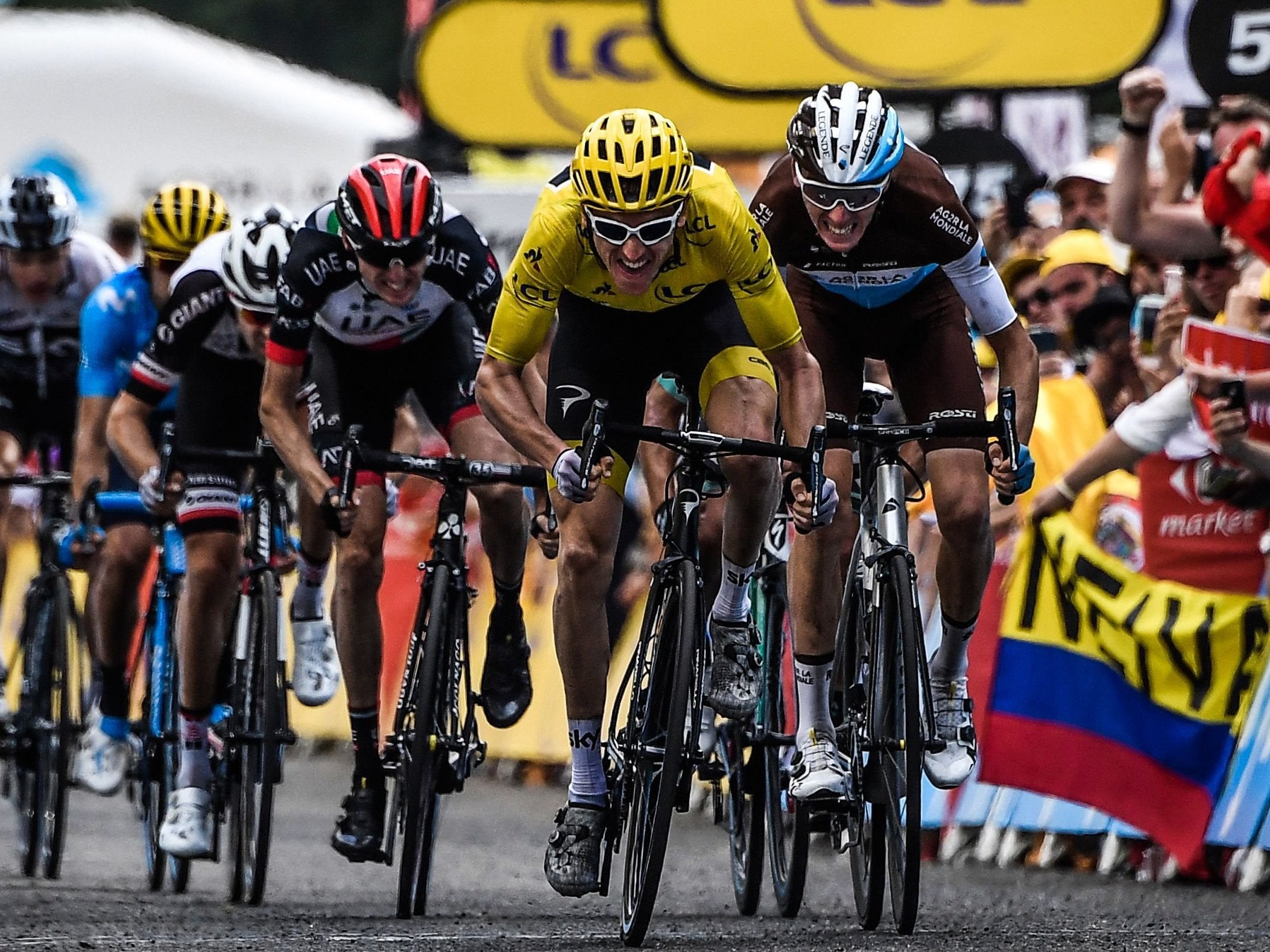 Geraint Thomas sprinted past rival Tom Dumoulin to extend his lead at the front of the Tour de France