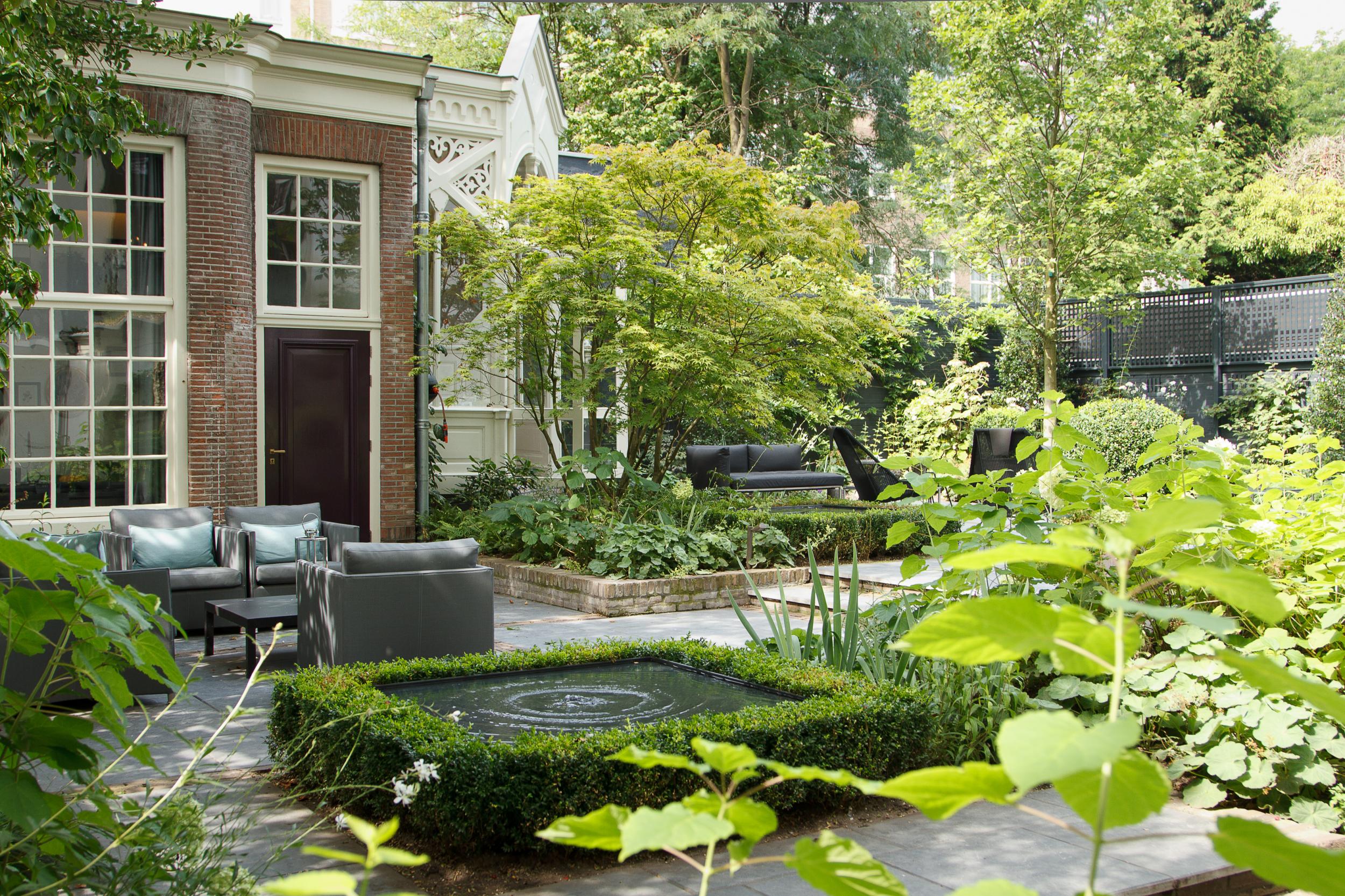 Canal House has a triple-width garden with casual seating