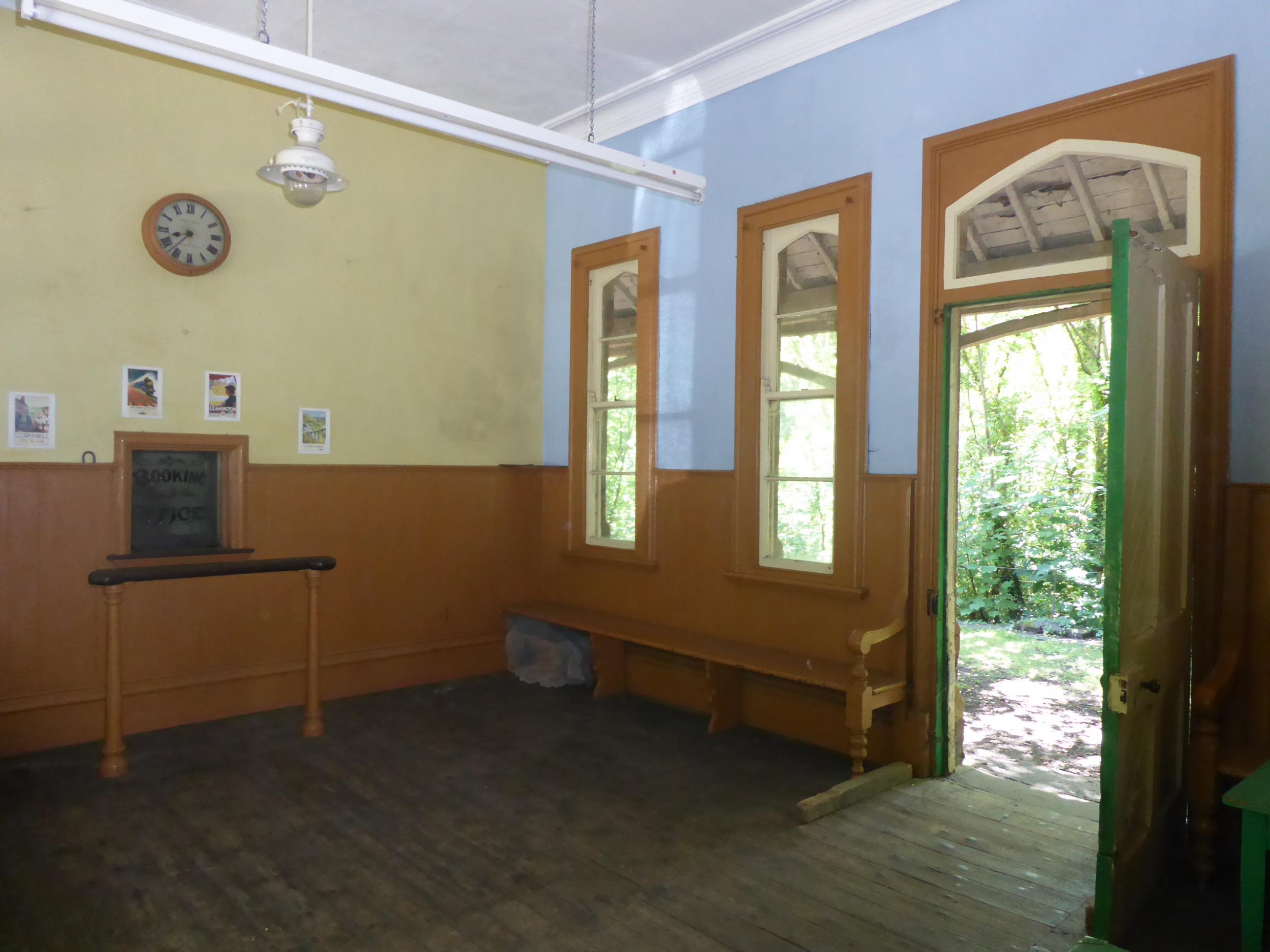 Don’t keep them waiting: the room where passengers used to kill time before the train arrived