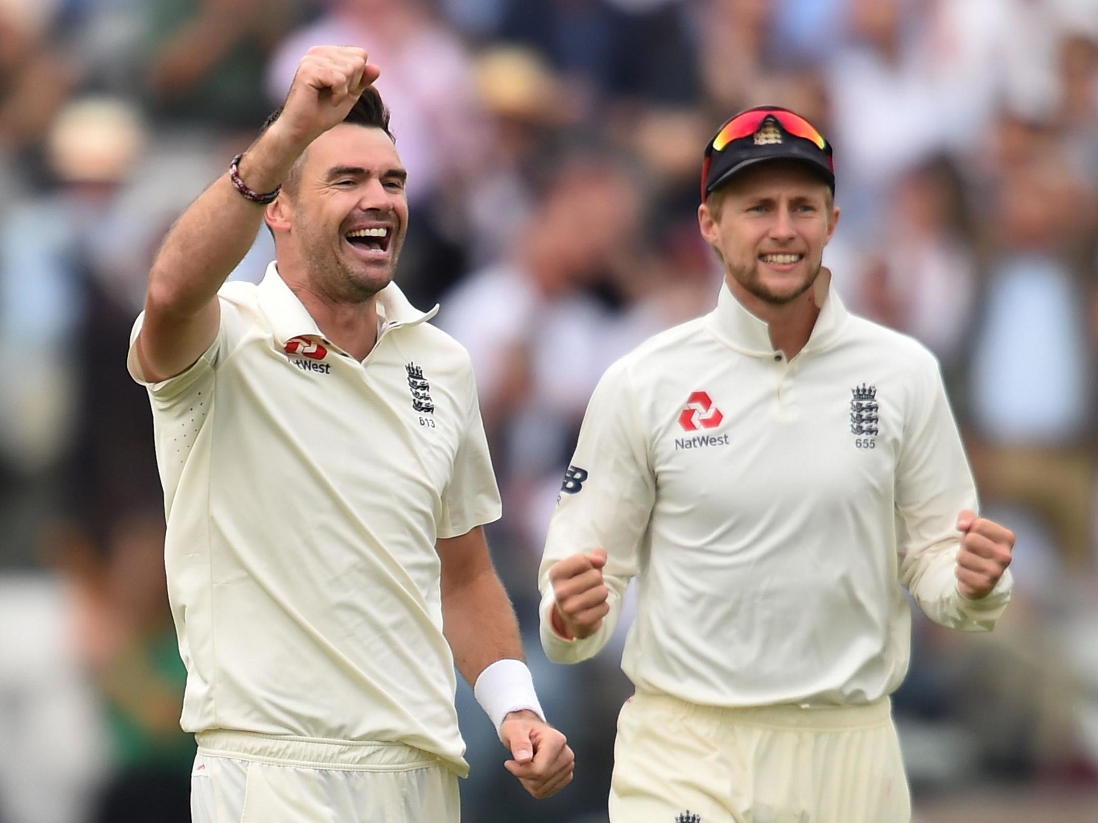 James Anderson and Joe Root celebrate the dismissal of Murali Vijay