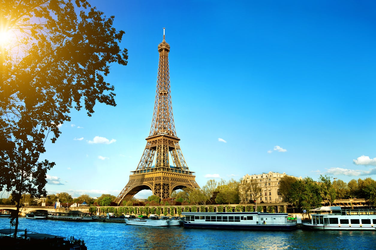 When the heat is on, Parisians know how to stay cool