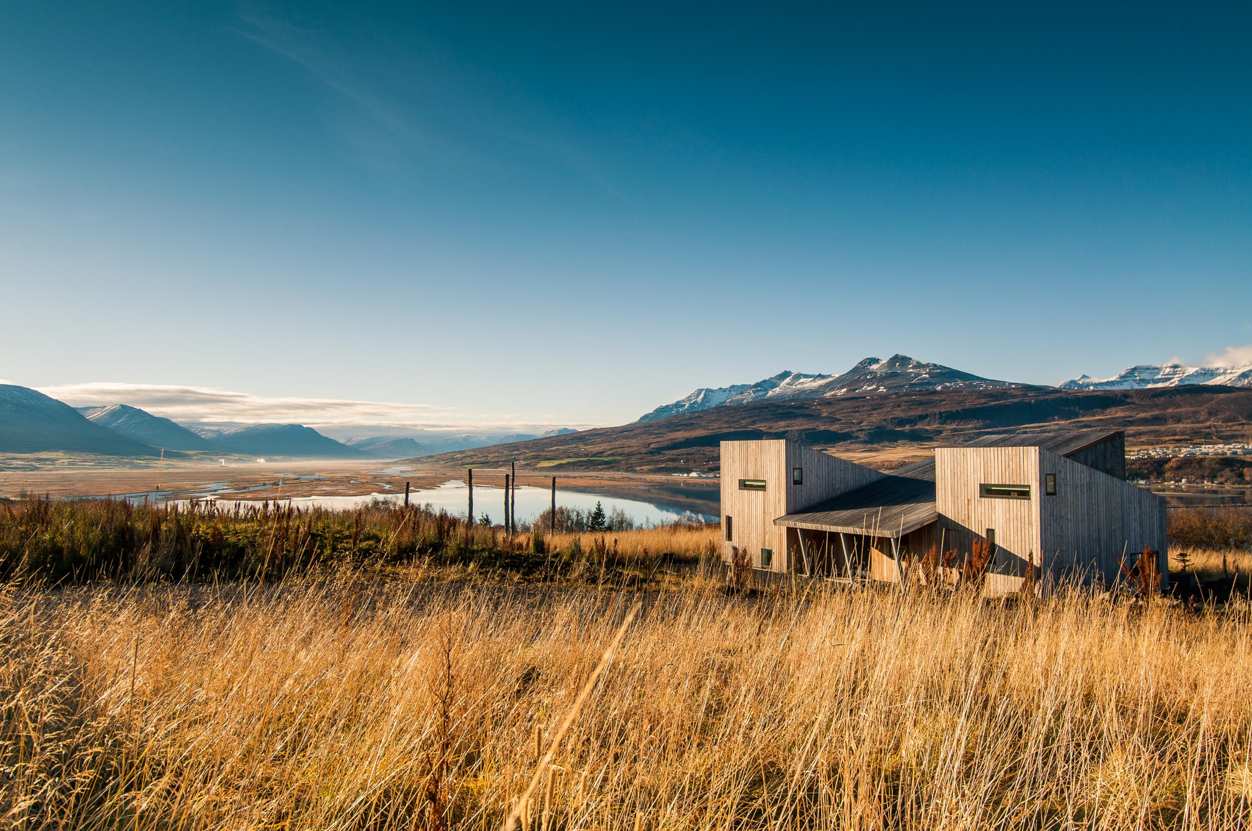 This modernist pad offers sensational views