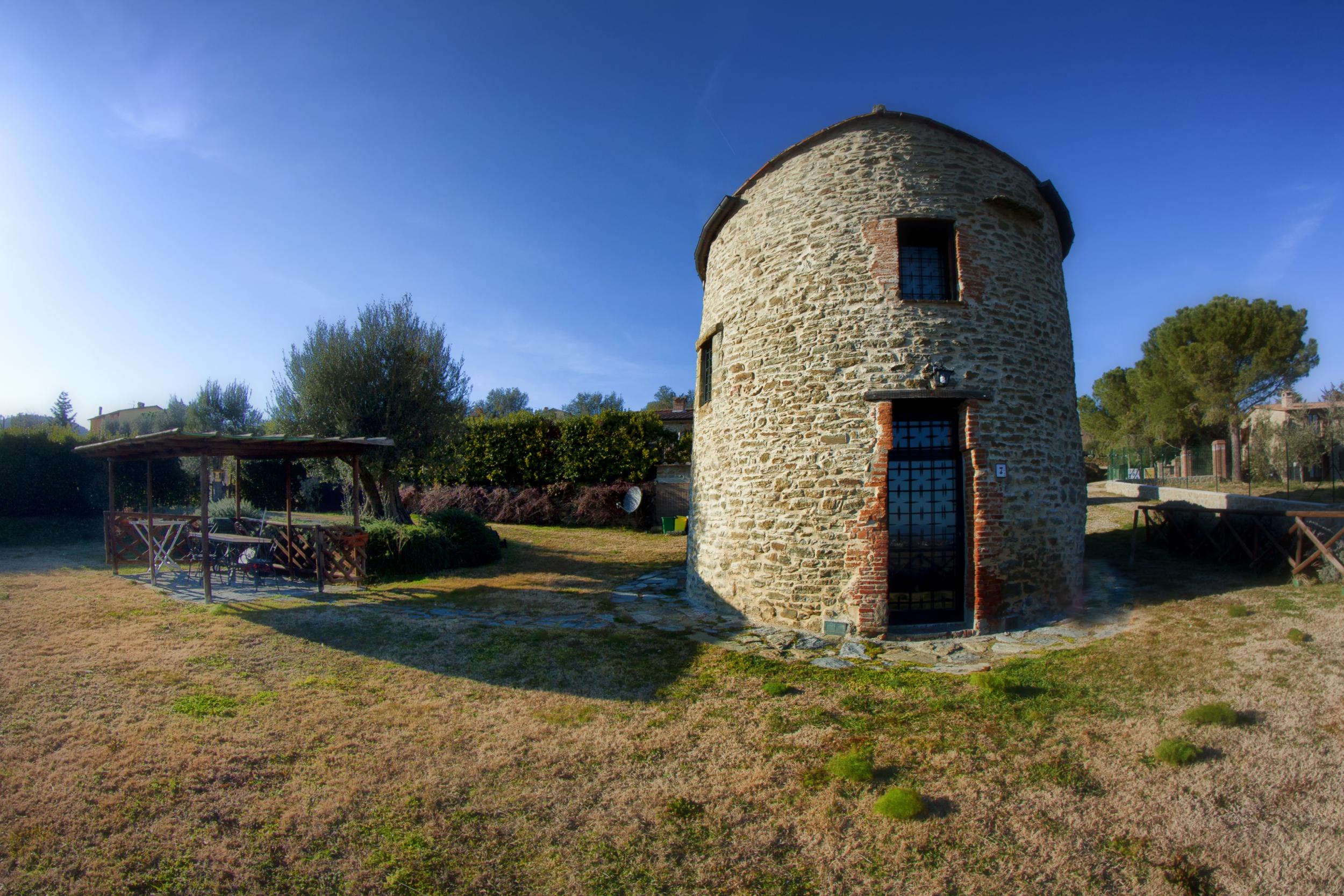 There's nothing edgy about this traditional tower (Airbnb )