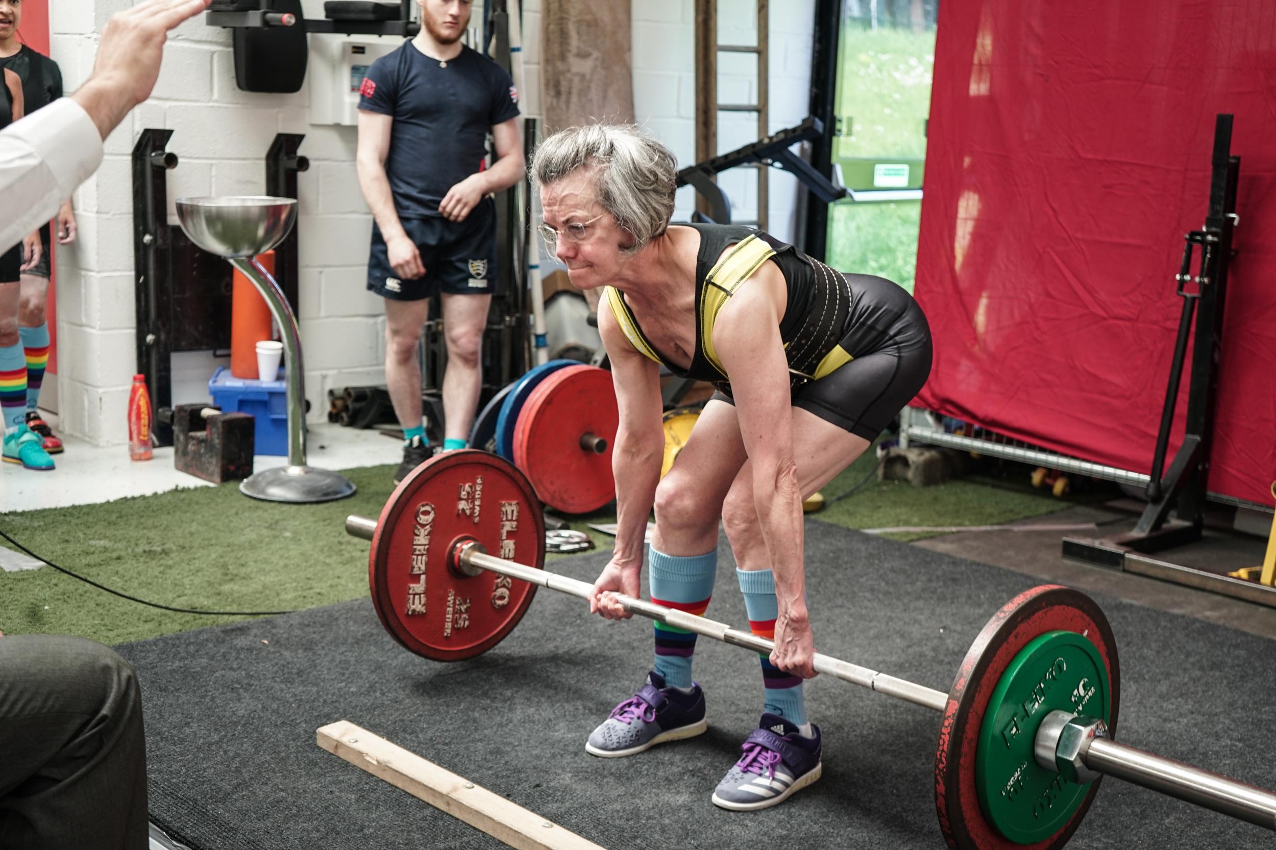 Catherine Walter deadlifting