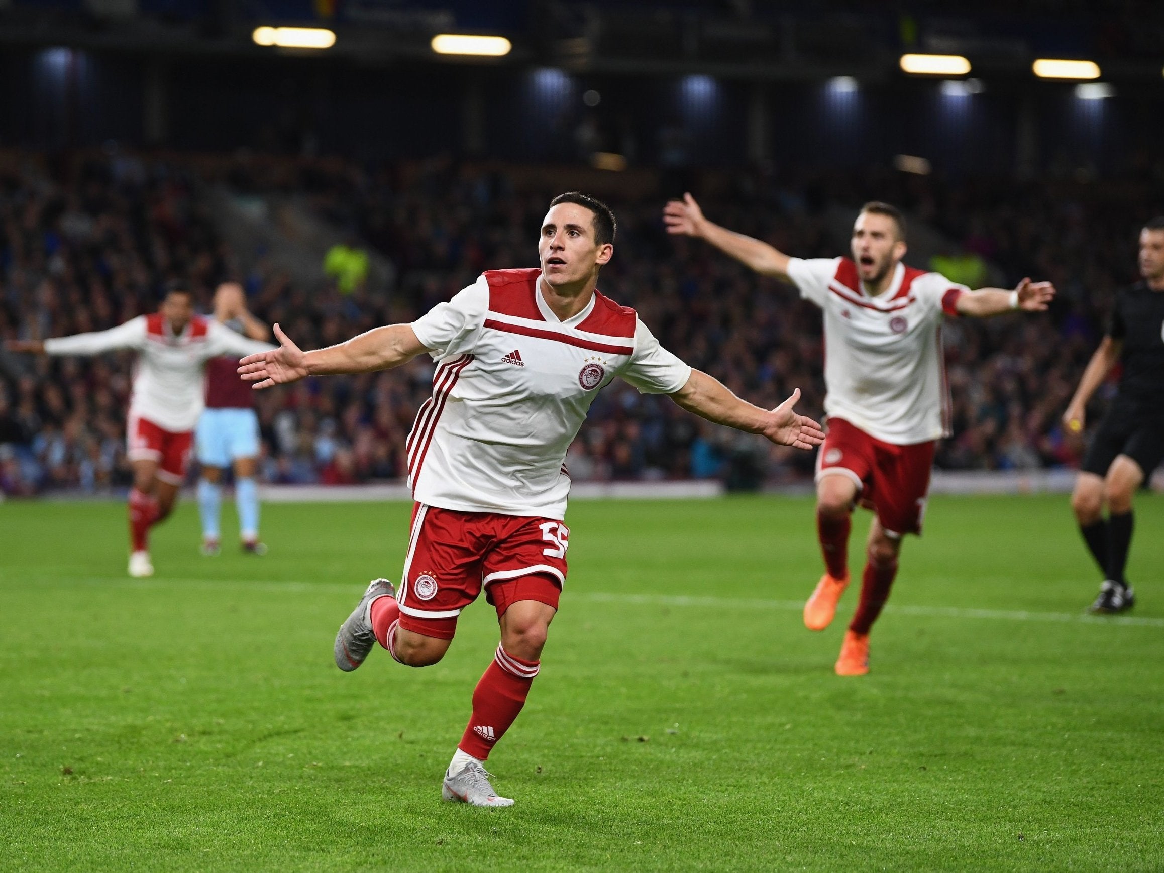 Daniel Podence celebrates scoring late in the game for Olympiakos