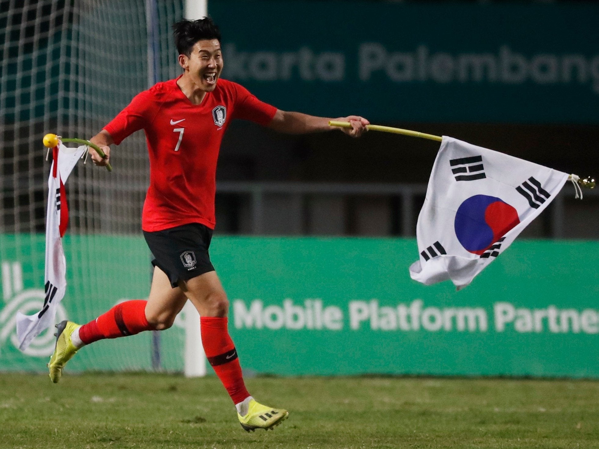 Son celebrates winning the gold medal