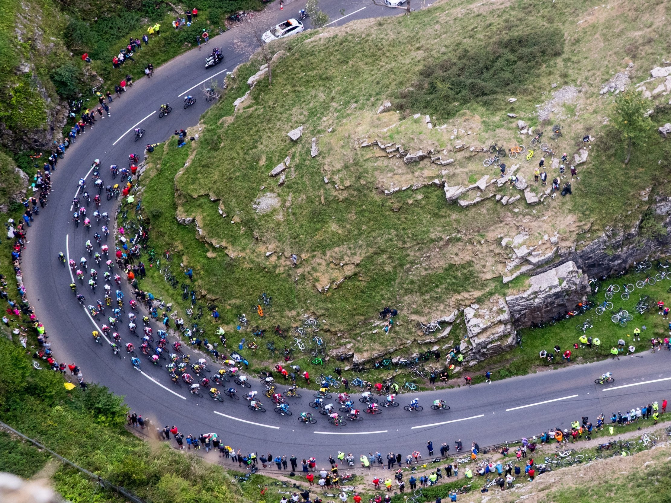 The peloton climbs through Cheddar Gorge