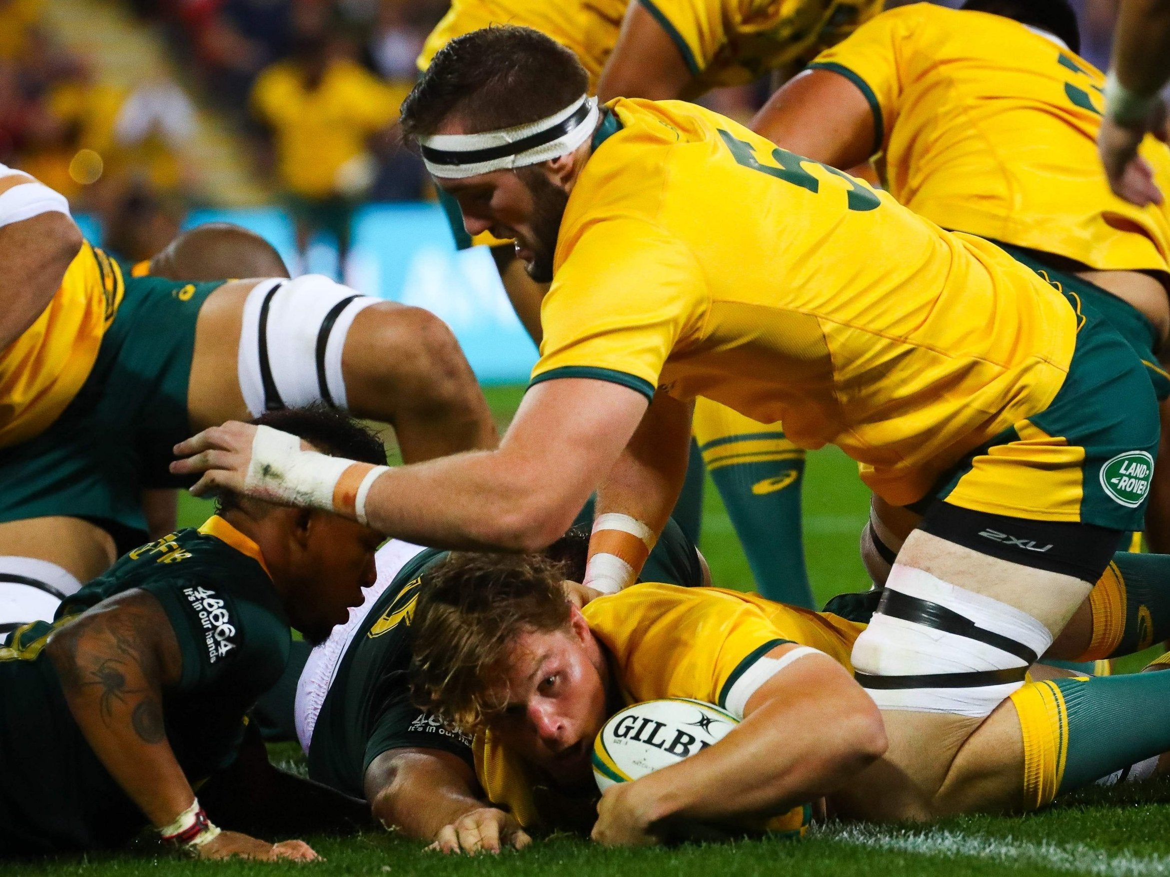 Michael Hooper scores Australia's first try against the Springboks