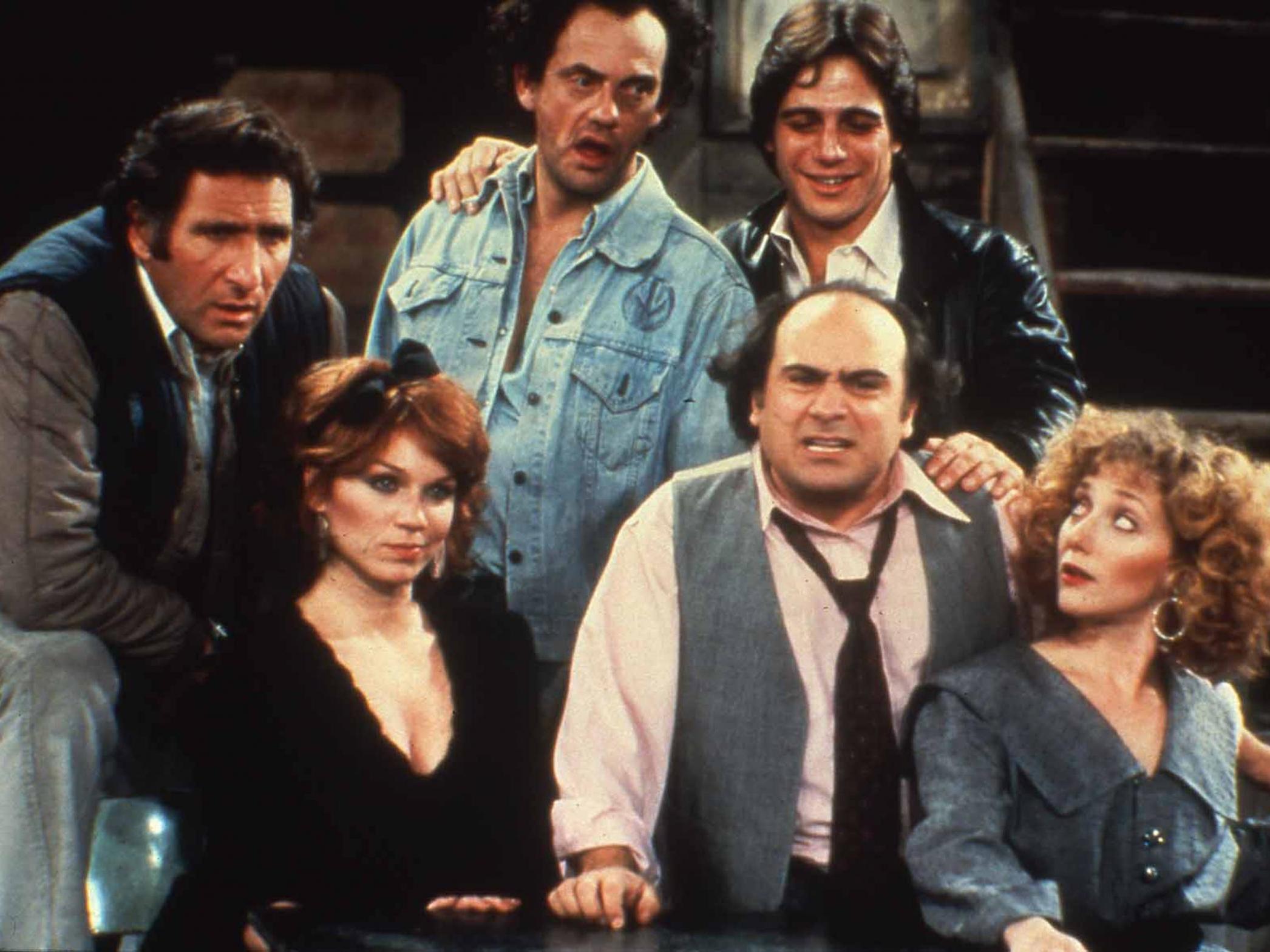 Judd Hirsch, Marilu Henner, Christopher Lloyd, Danny Devito, Tony Danza and Carol Kane in Taxi