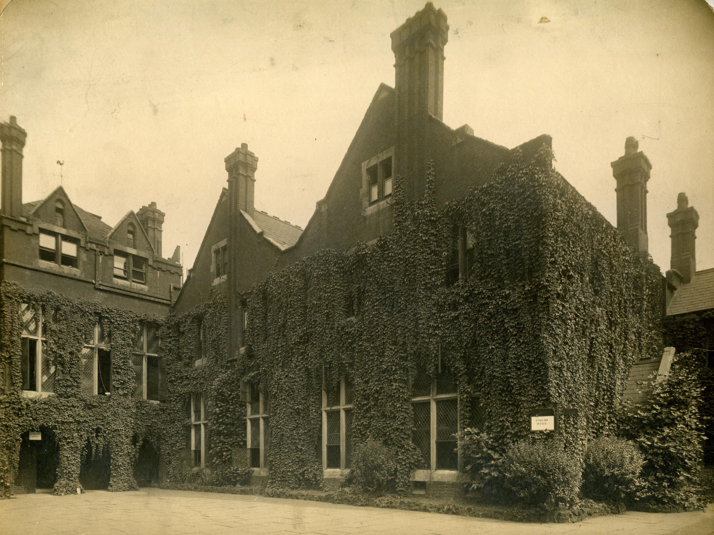 Toynbee Hall in the early 20th century (Toynbee Hall Archives)