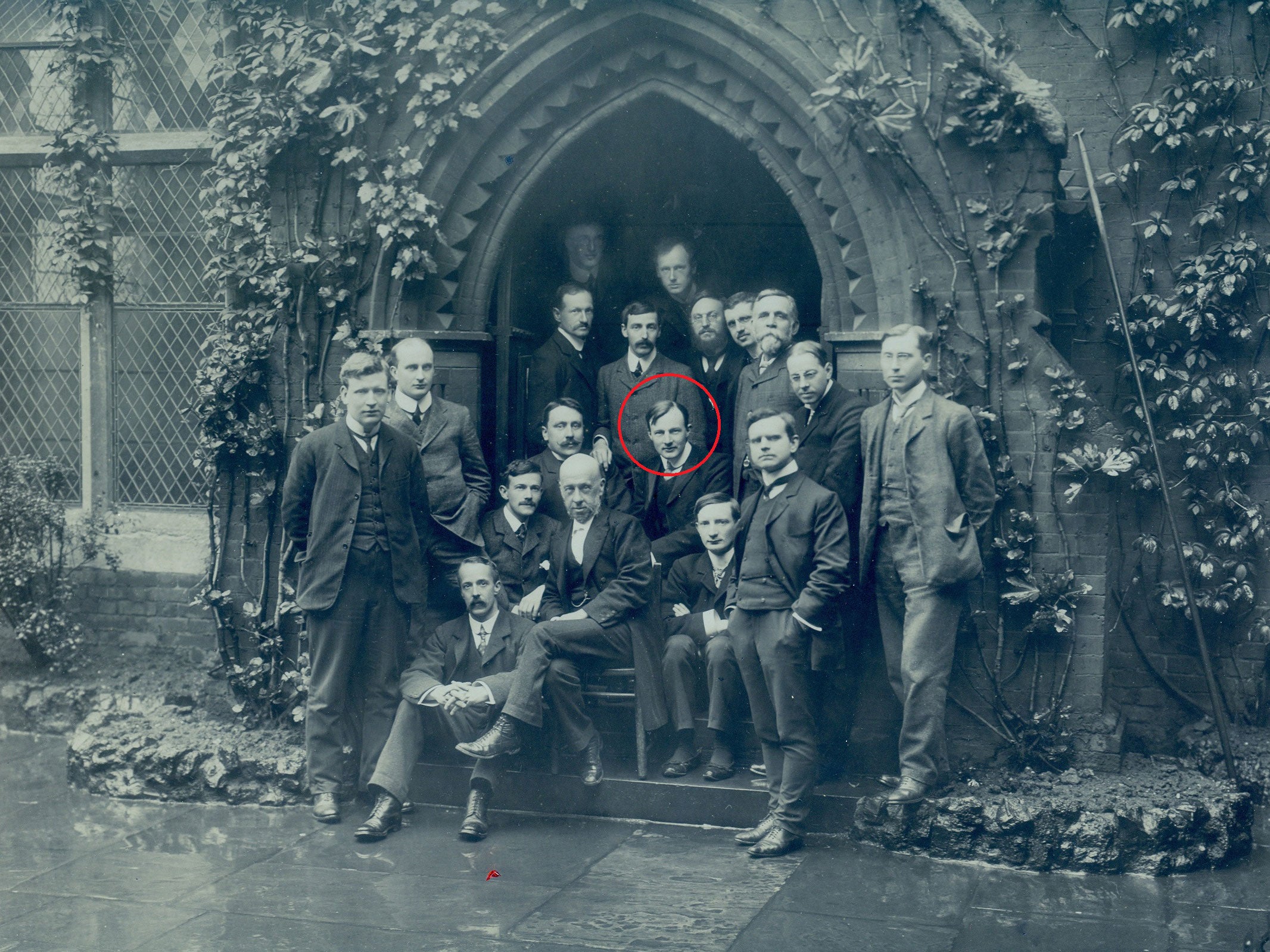 The young William Beveridge (circled) at Toynbee Hall. He was its sub-warden between 1903 and 1905 (Toynbee Hall Archives)