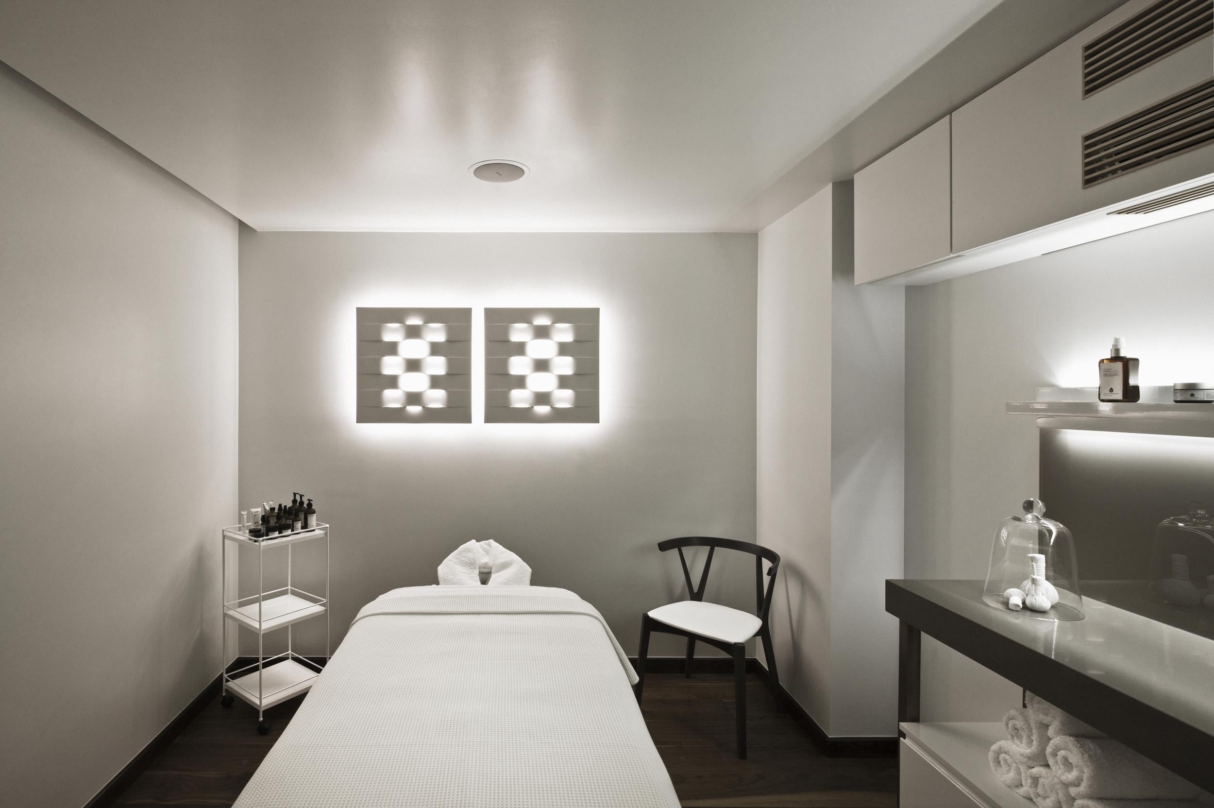 A calm and collected treatment room at COMO Shambhala Urban Escape