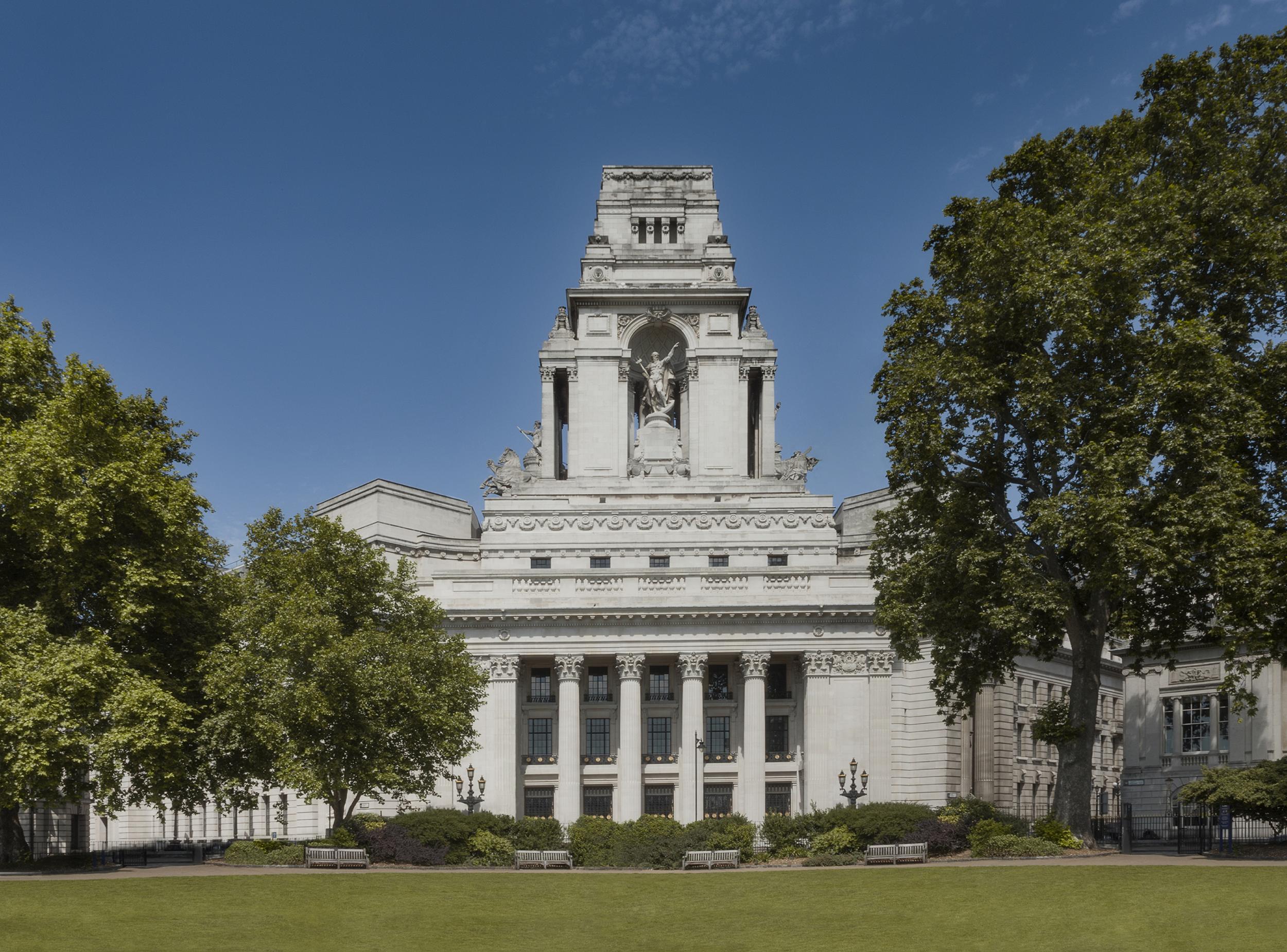 London's former Port Authority building has been turned into a turbo-luxe Four Seasons