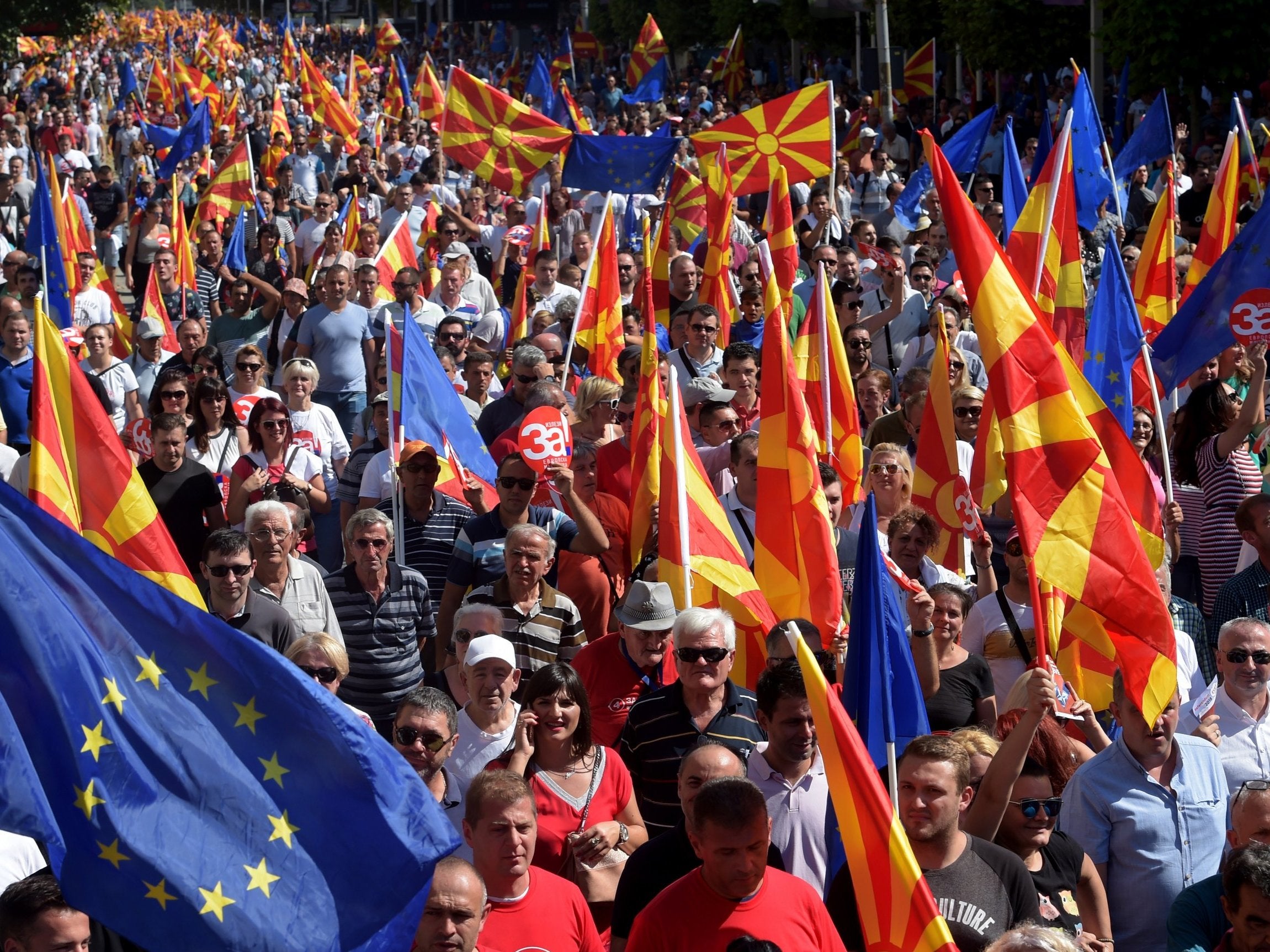 Several thousand Macedonians marched to express their support joining Nato and the European Union in Skopje