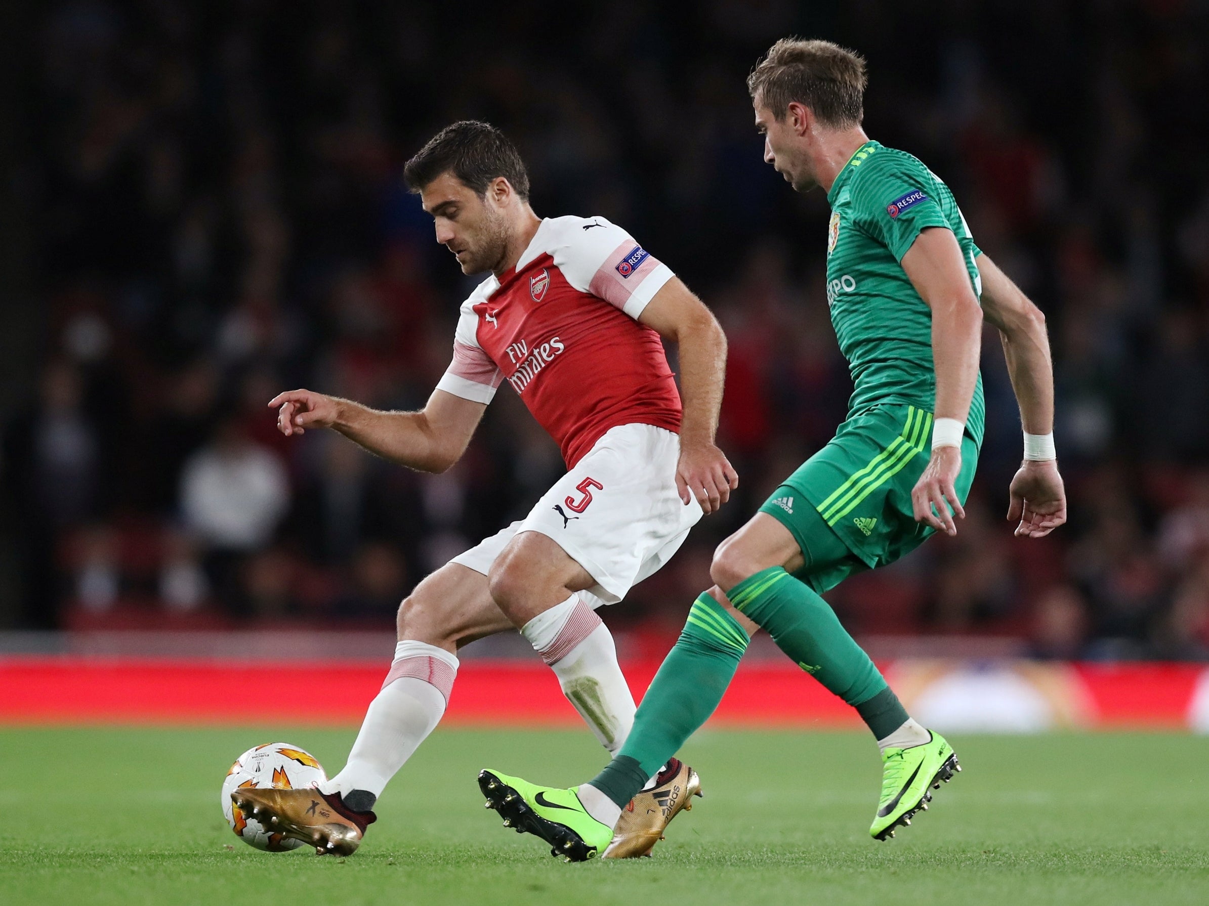 Sokratis Papastathopoulos attempts to turn away from danger