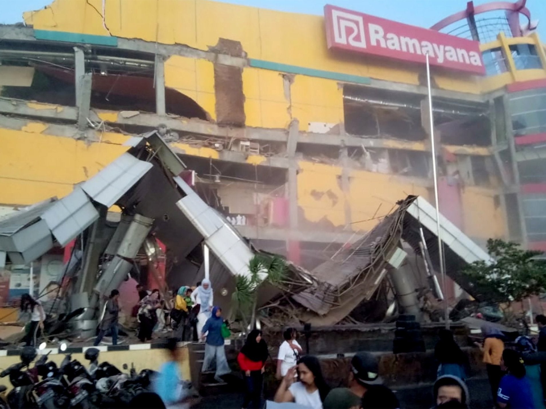 The wave caused buildings to collapse