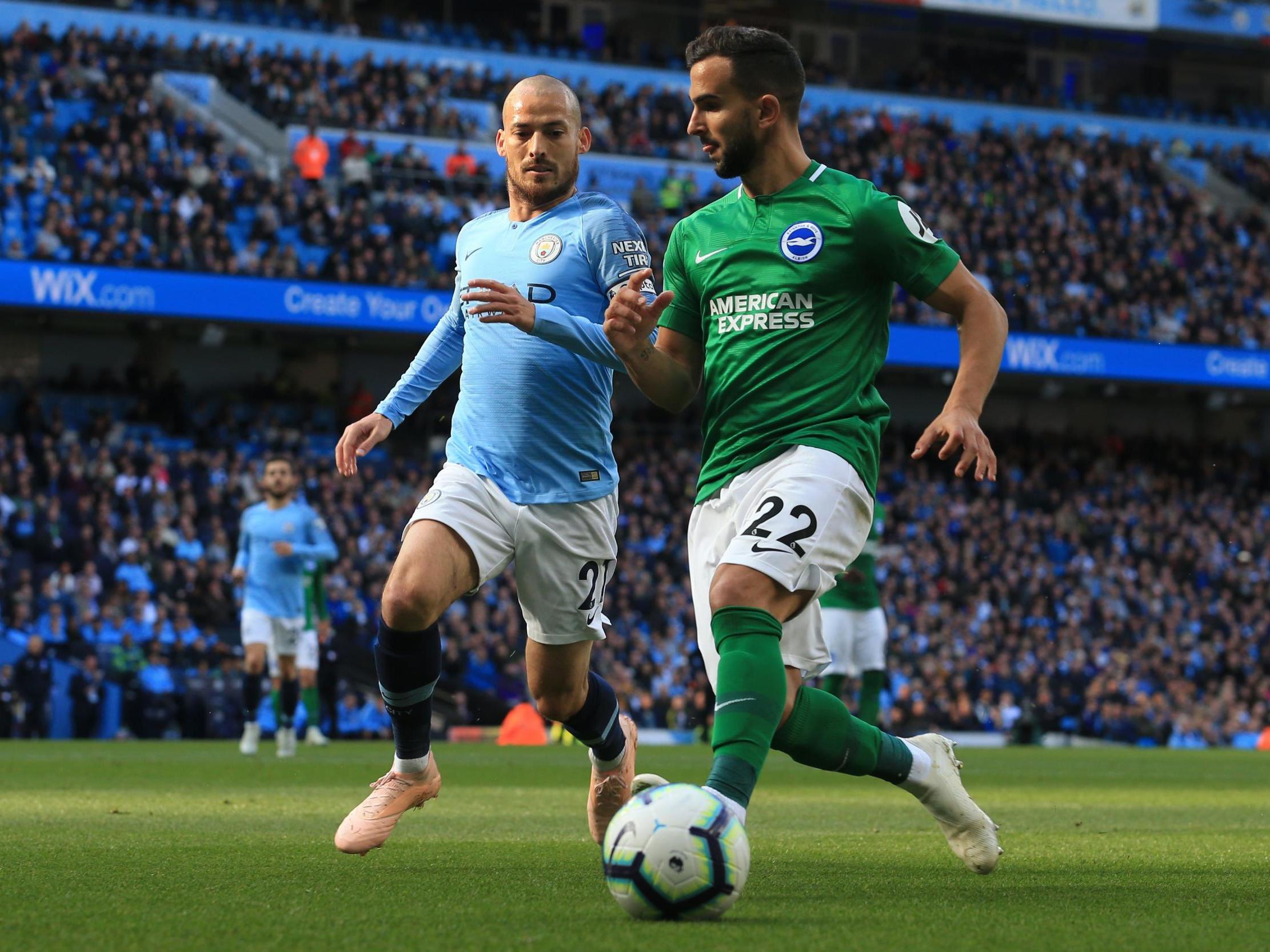 David Silva closes down Martin Montoya