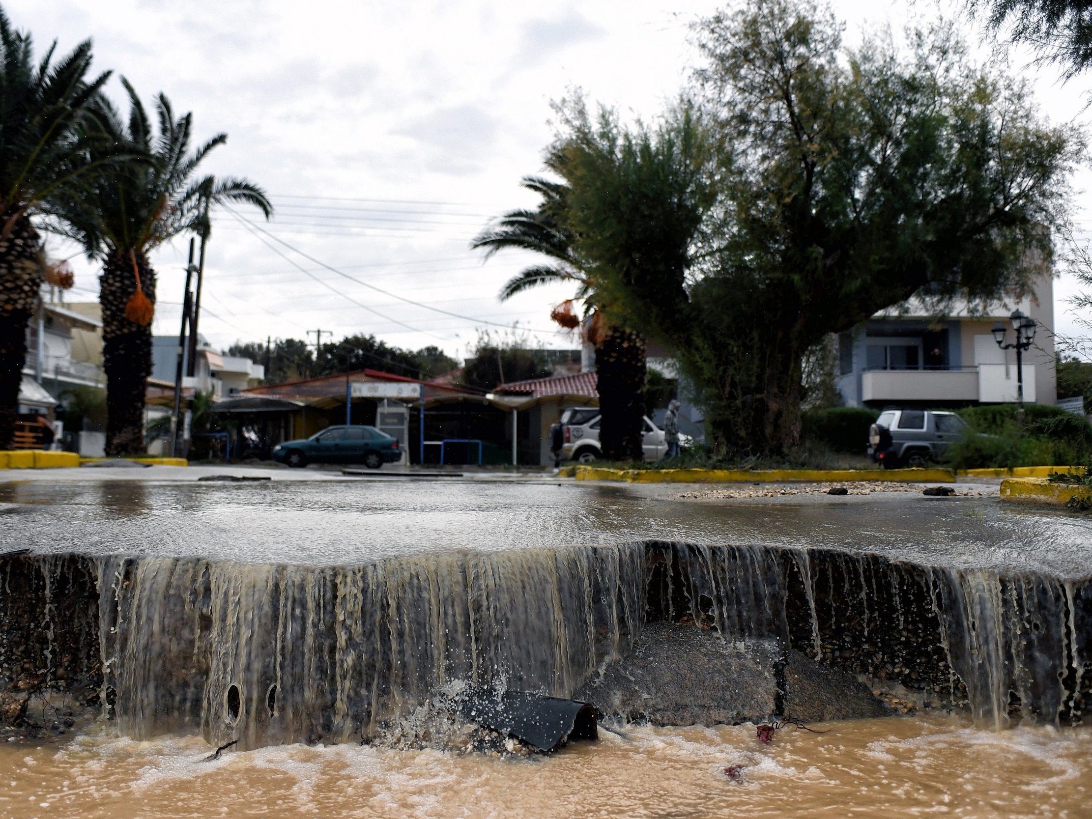 Traffic has been disrupted in many areas across the country as roads flooded due to heavy rain