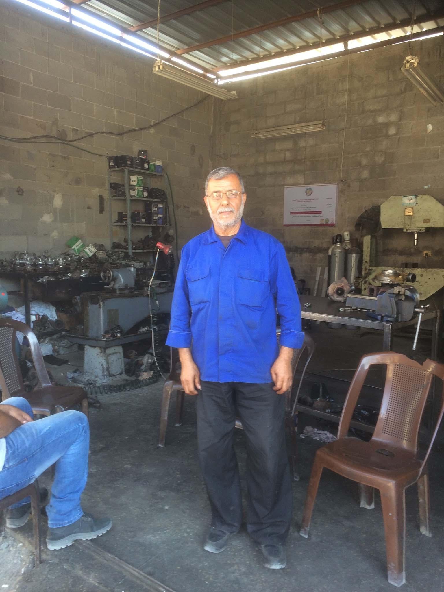 Palestinian vehicle repair engineer Mahmoud al-Bahtiti says: ‘We’re all prisoners in Gaza’ (Donald Macintyre)