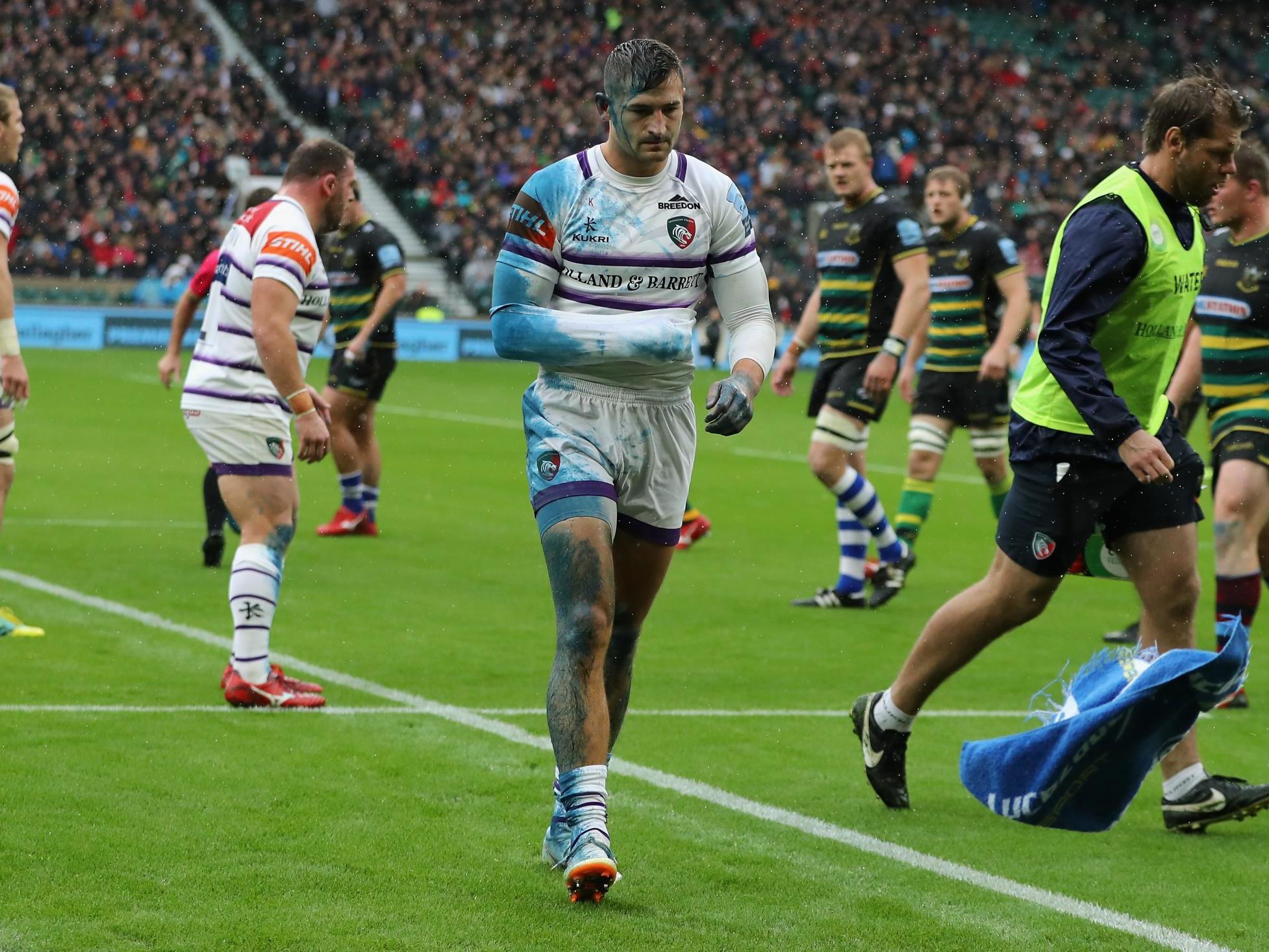 Jonny May trudges off the Twickenham pitch with a right arm injury