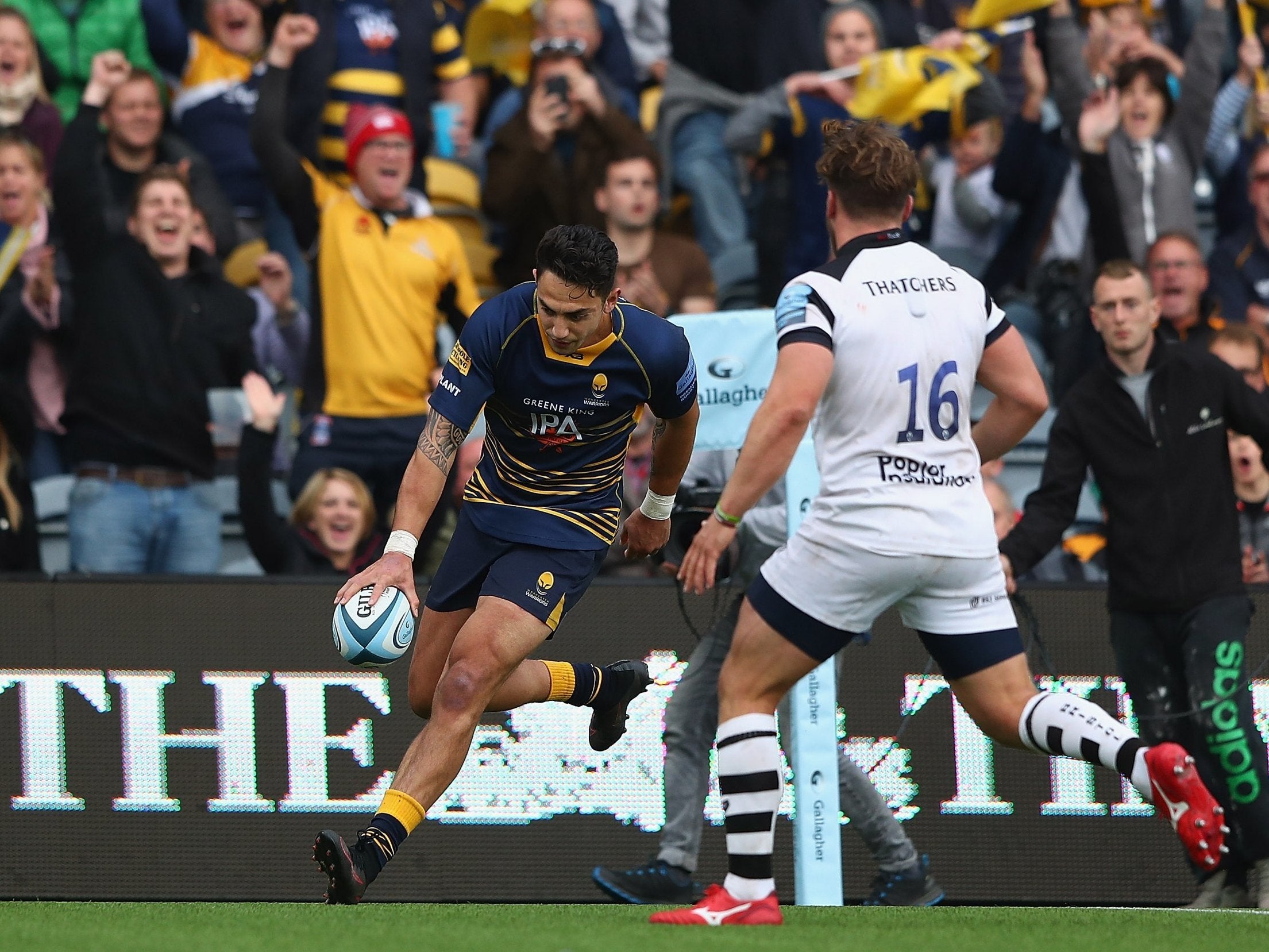 Bryce Heem scores one of seven tries for Worcester Warriors in their rout of Bristol