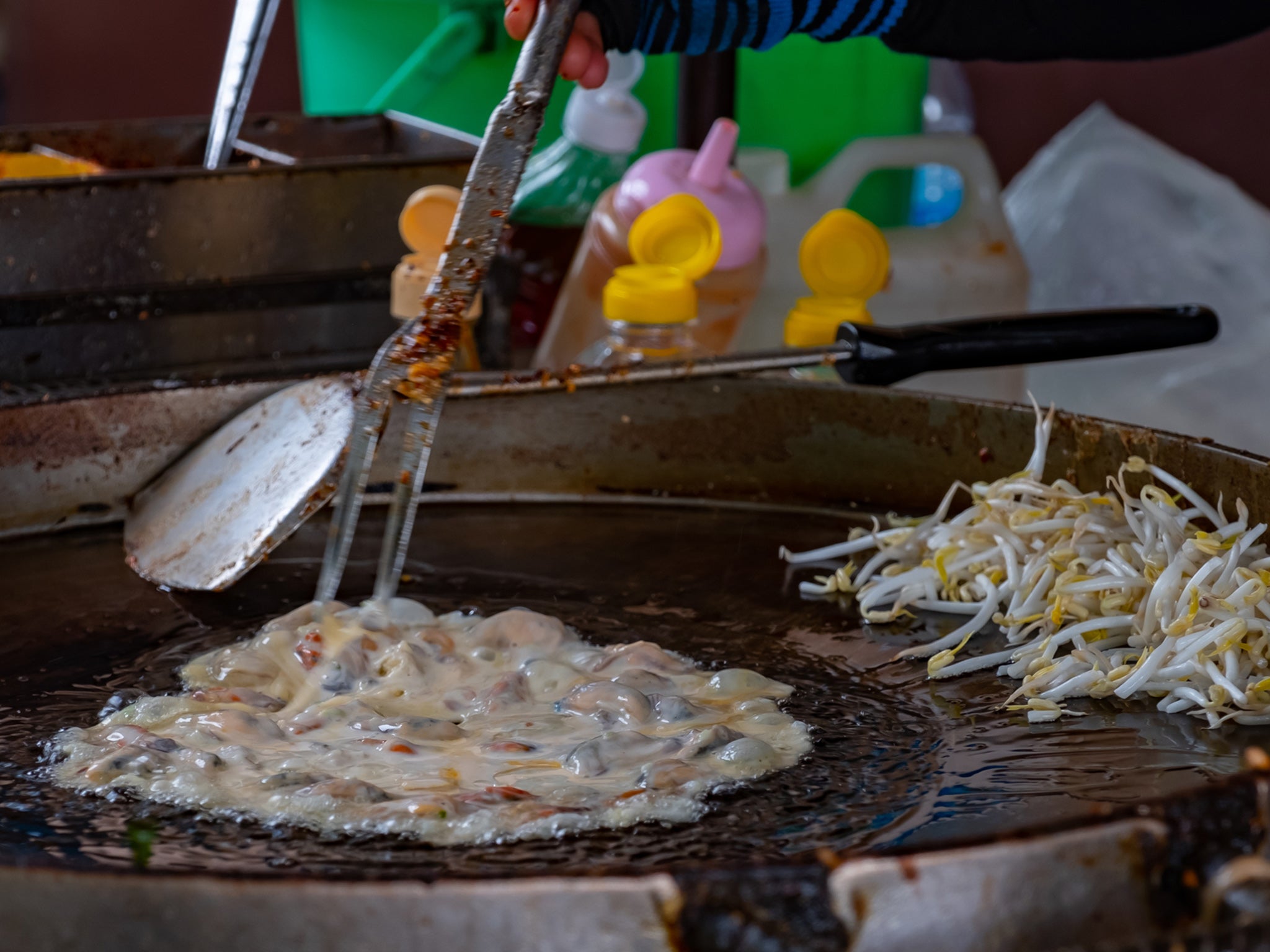 A chef prepares Thai-style pan-fried oysters