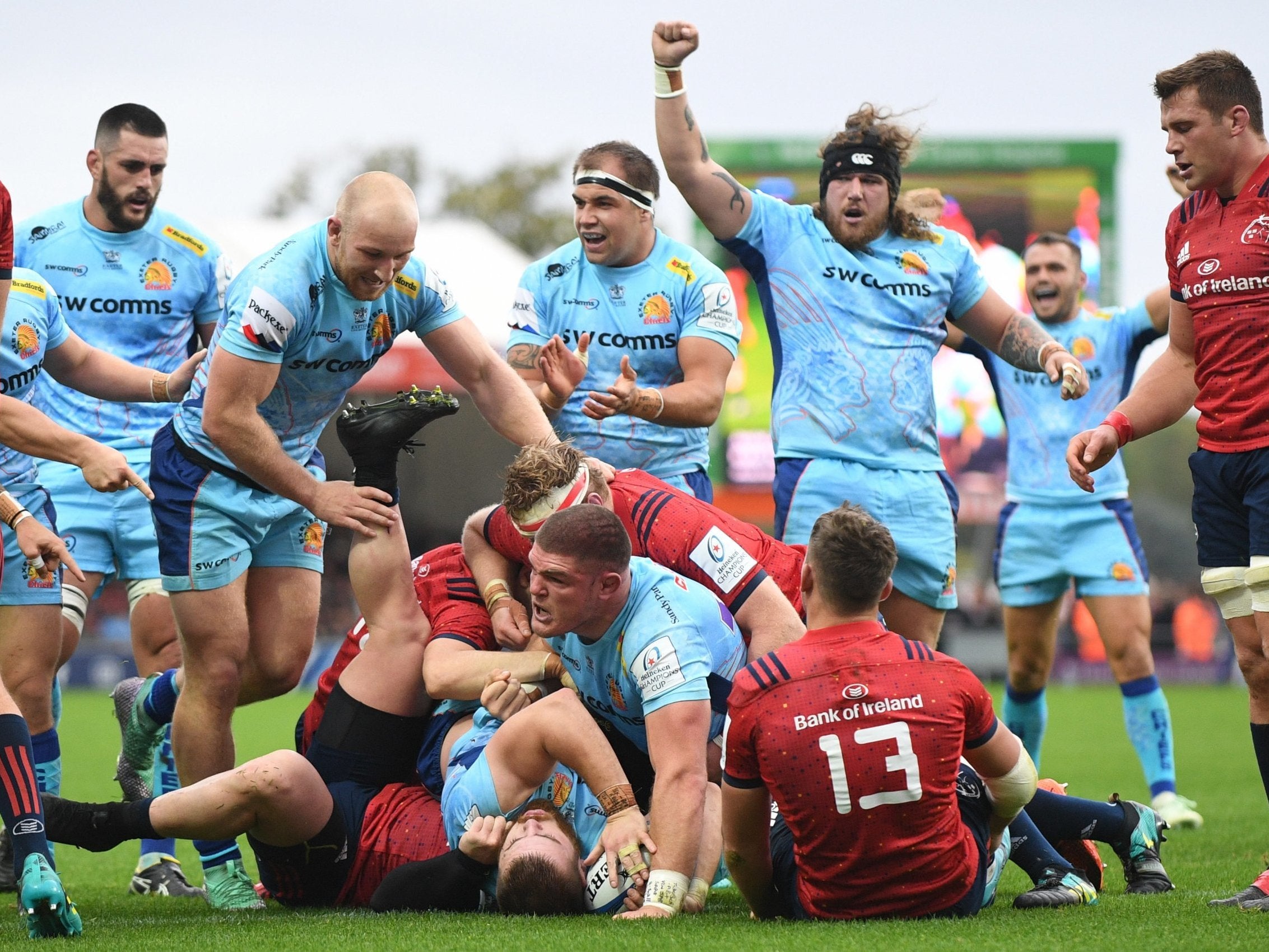 Luke Cowan-Dickie bundles his way over the line to score a try for Exeter