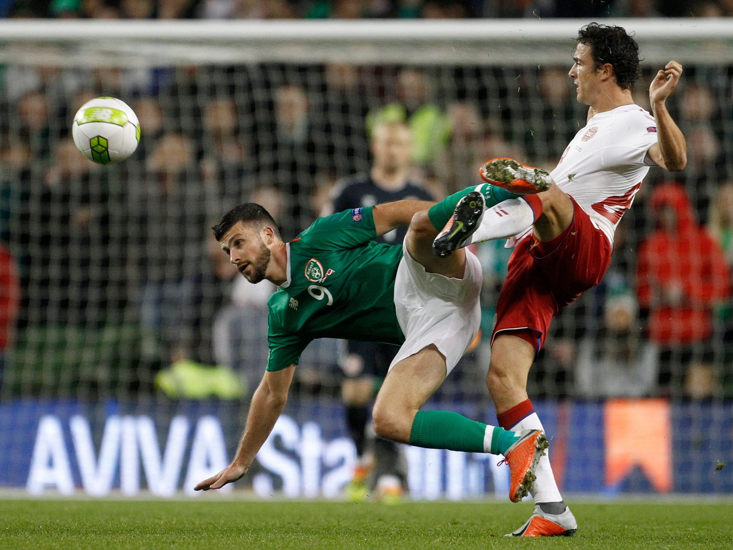 Shane Long duels for the ball with Thomas Delaney