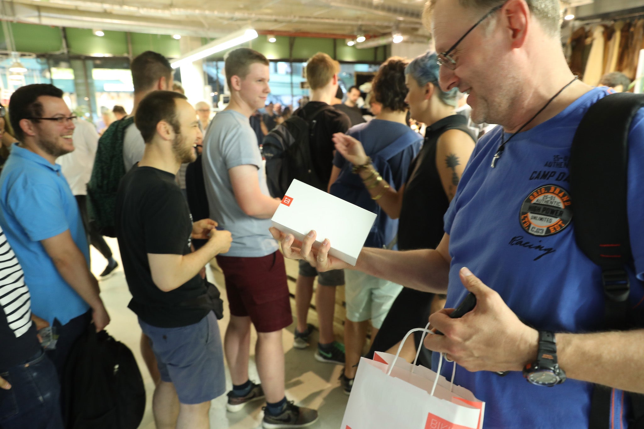 Shoppers wait to buy the new OnePlus 5 smartphone at a OnePlus pop-up store at the Bikini Berlin shopping mall on June 21, 2017 in Berlin, Germany