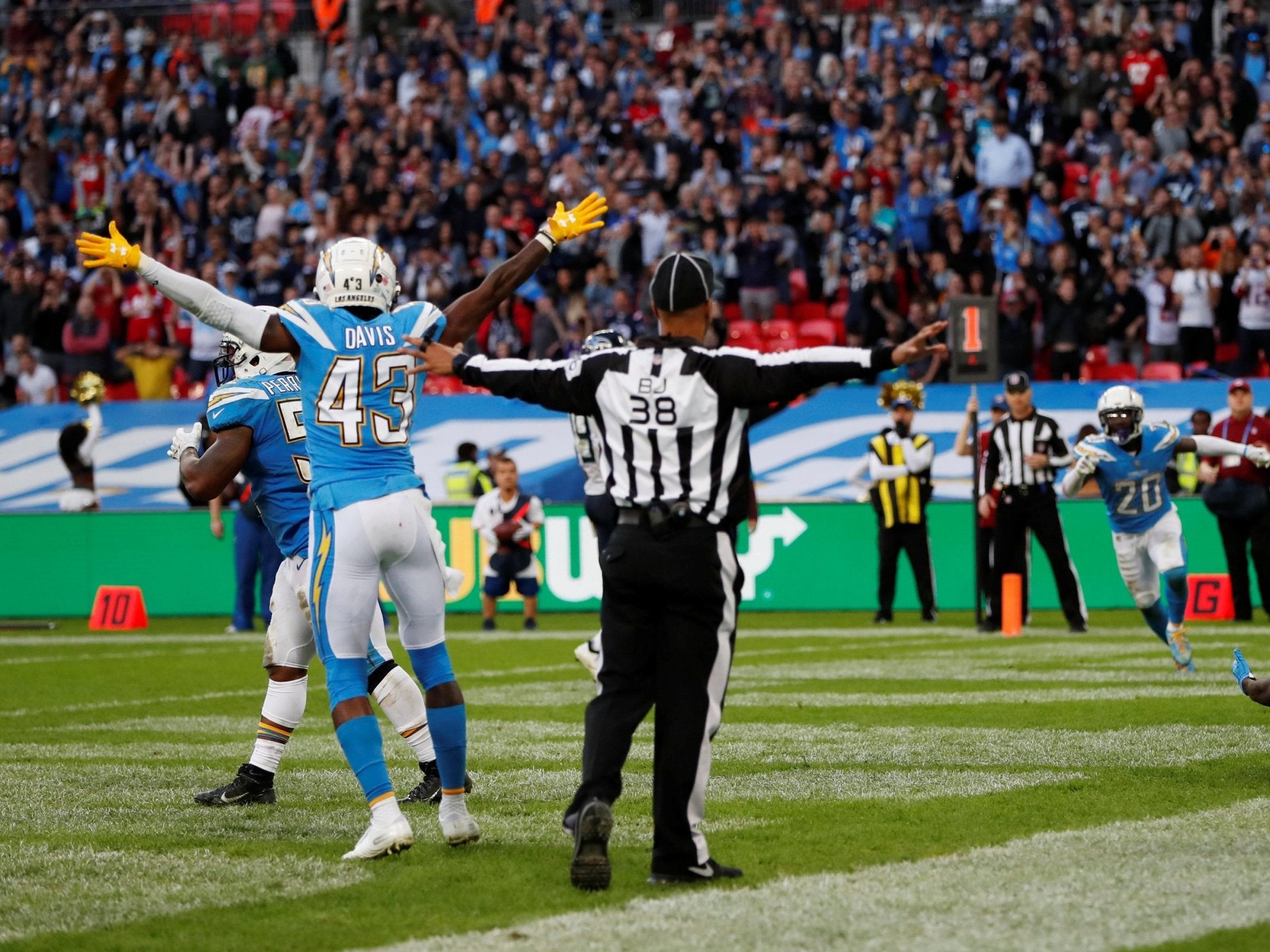 The Titans failed on a two-point conversion to lose the game