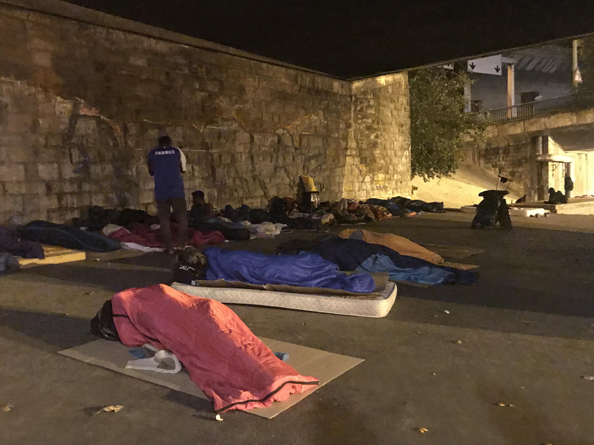 Refugees sleep on Paris streets, close to so-called 'Crack Hill'