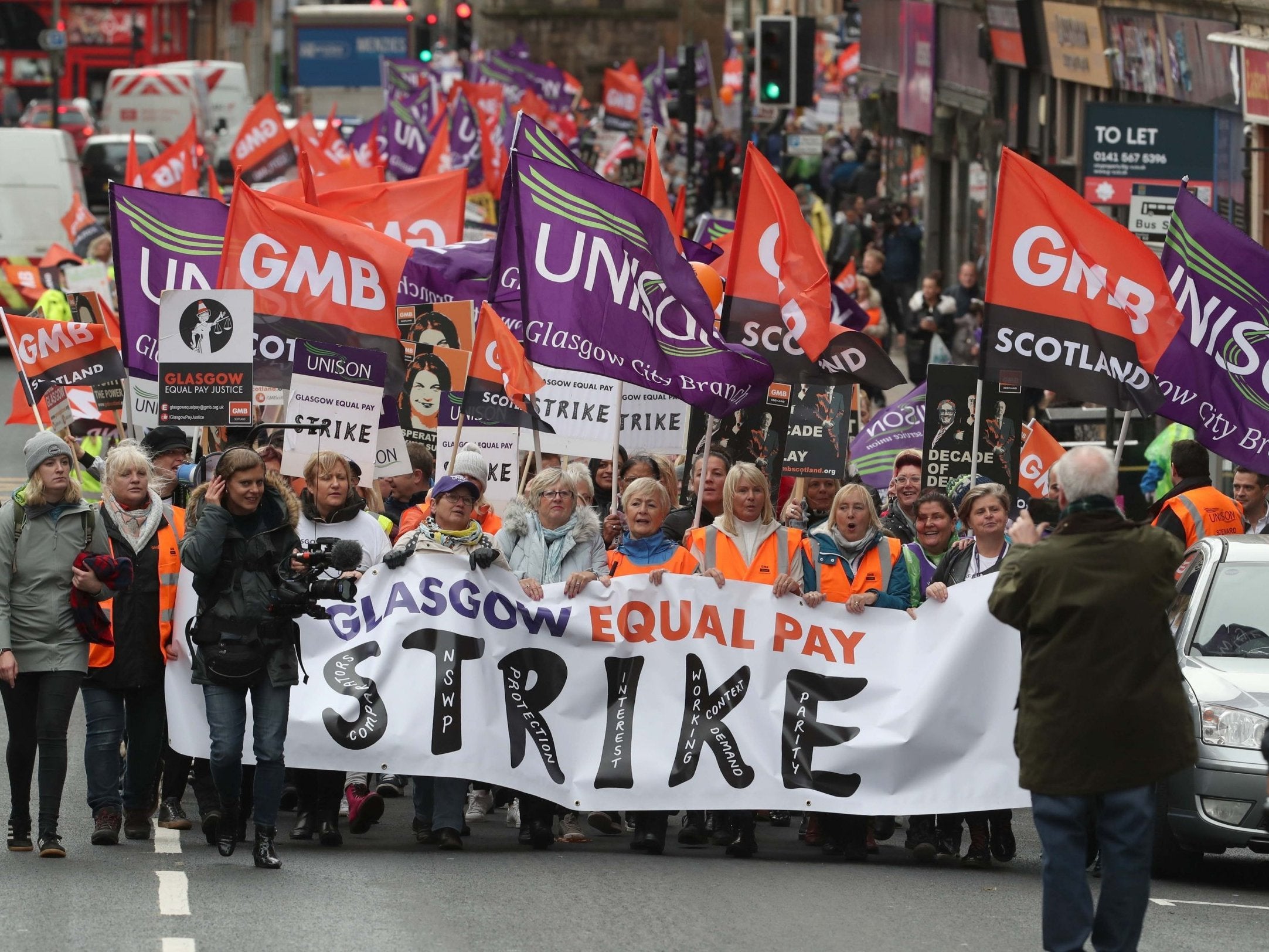 Thousands of female workers are proceeding with equal pay claims against the council following a court of session ruling last year