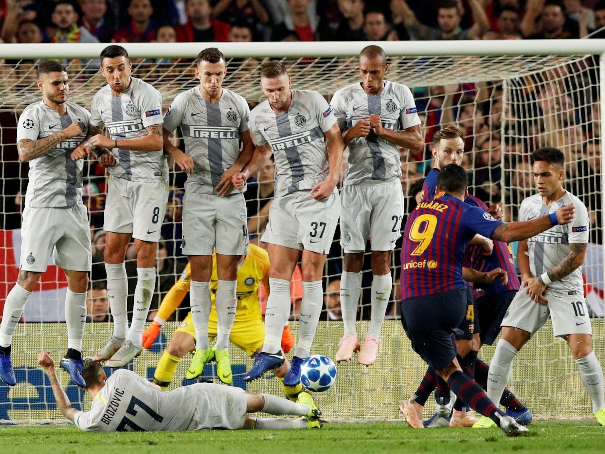 Marcelo Brozovic doing his thing, setting trends, making waves in the world of football