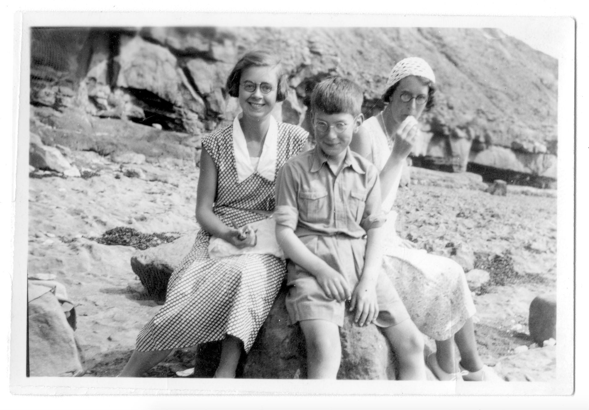 The Larkin family on holiday at Bigbury on Sea, 1932 (Estate of Philip Larkin)