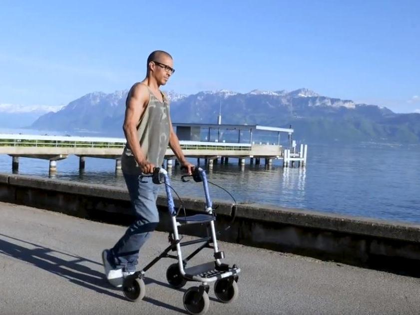 David Mzee was able to walk unsupported without electrical stimulation and outside of the lab (EPFL)