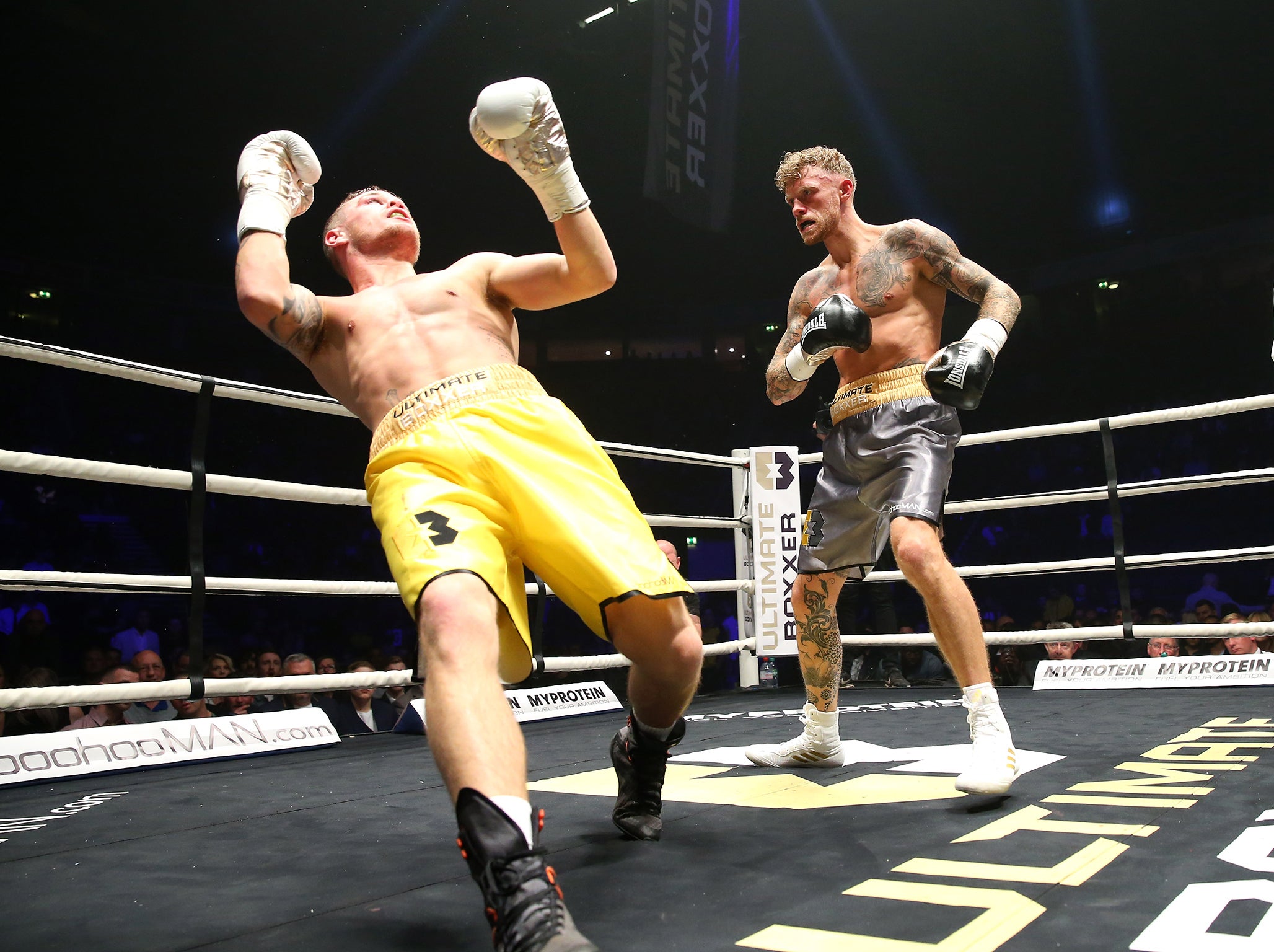 Tom Young stops Isaac Macleod at the first Ultimate Boxxer