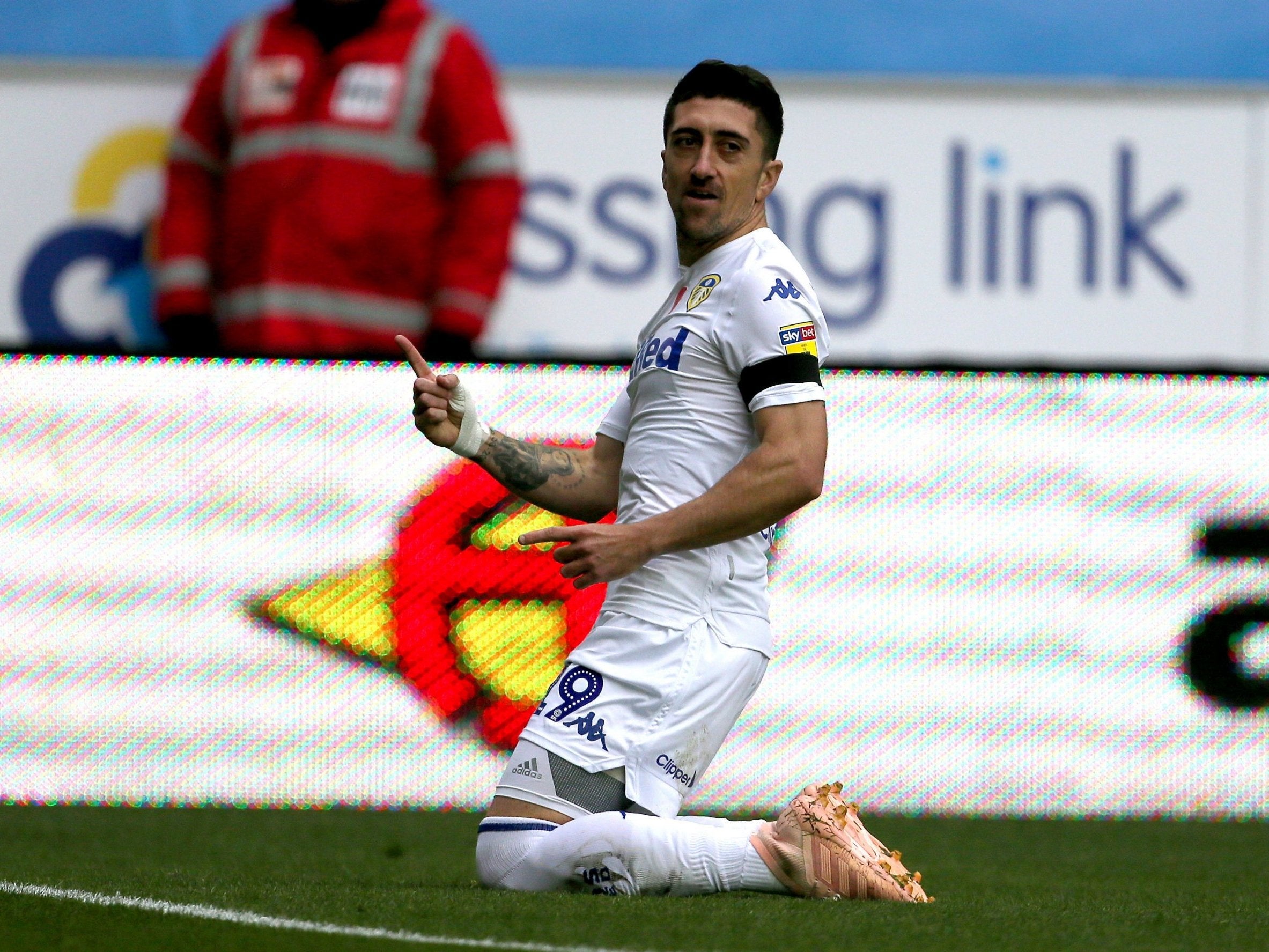 Pablo Hernandez celebrates after scoring Leeds' equaliser